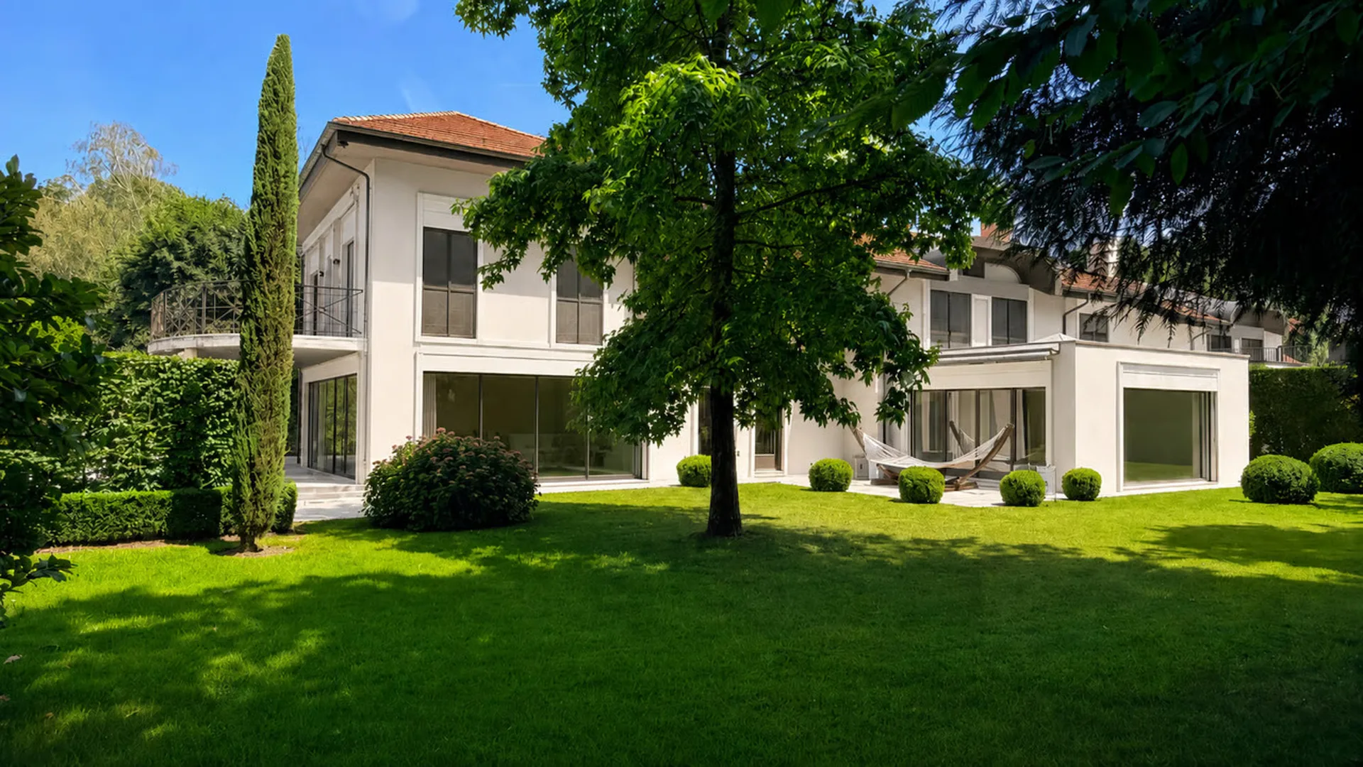 In Mies, ein seltenes Haus, in dem die Natur zum Luxus wird