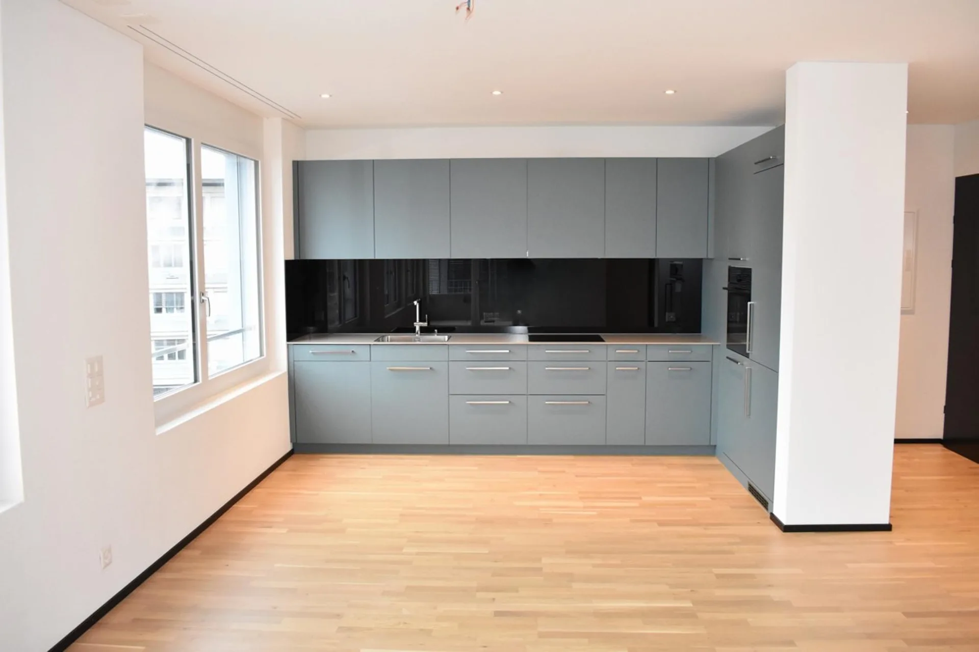 Stylish 3.5-room apartment in the center of Dietikon, urban living