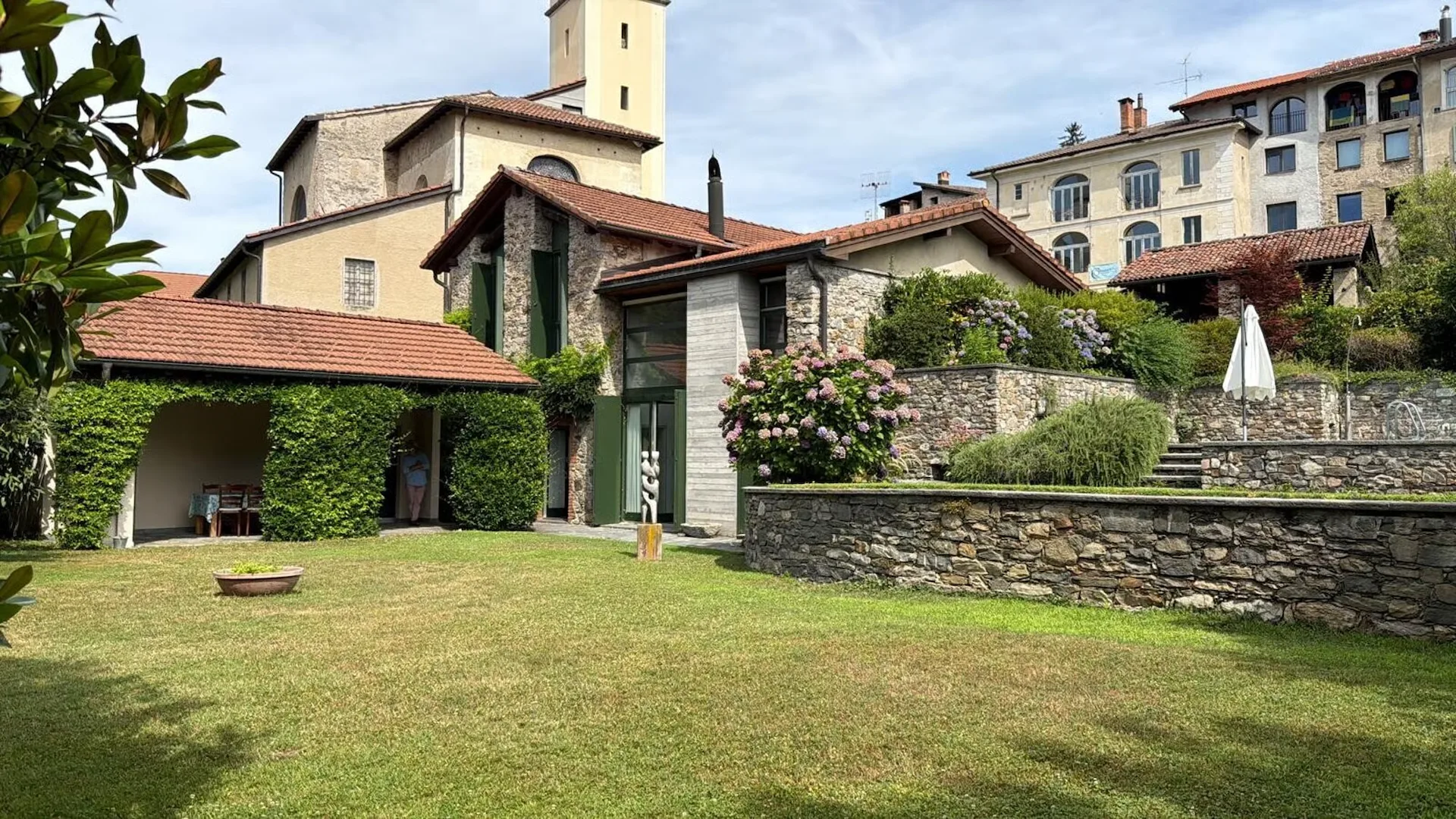Elegantes Tessiner Haus mit 6.5 Zimmern, Garten und Pool in Curio