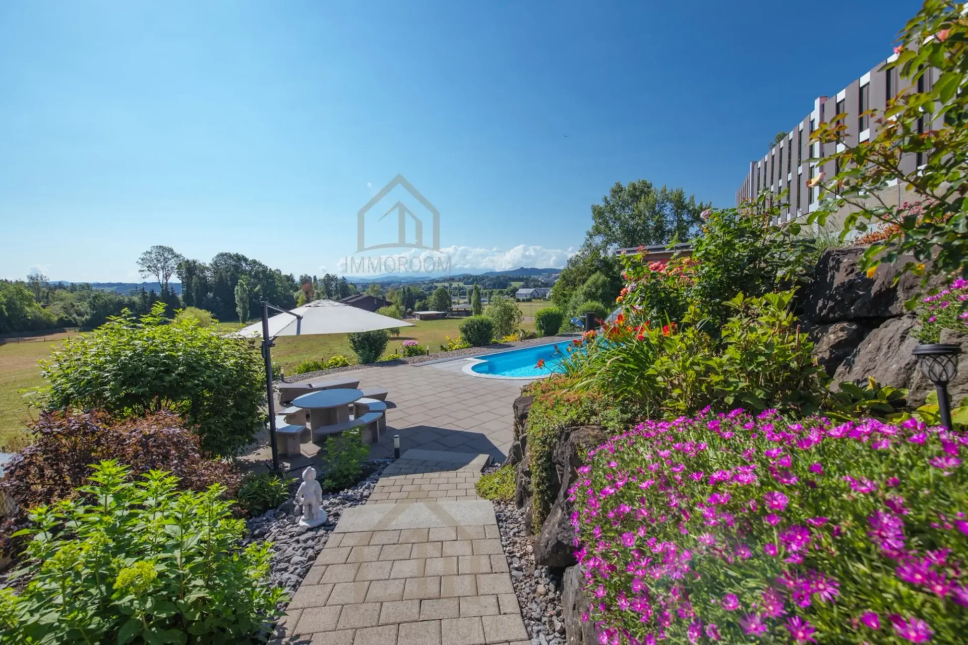 Ein Zuhause mit viel Freiraum, Privatsphäre und traumhafter Aussicht