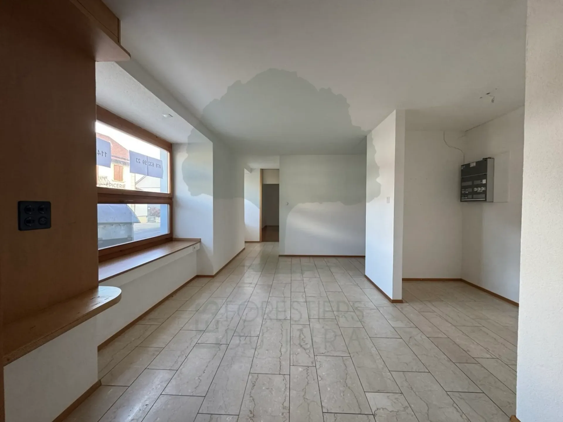 Professioneller Raum / ehemaliges Arztpraxiszimmer - 114 m² - Courfaivre