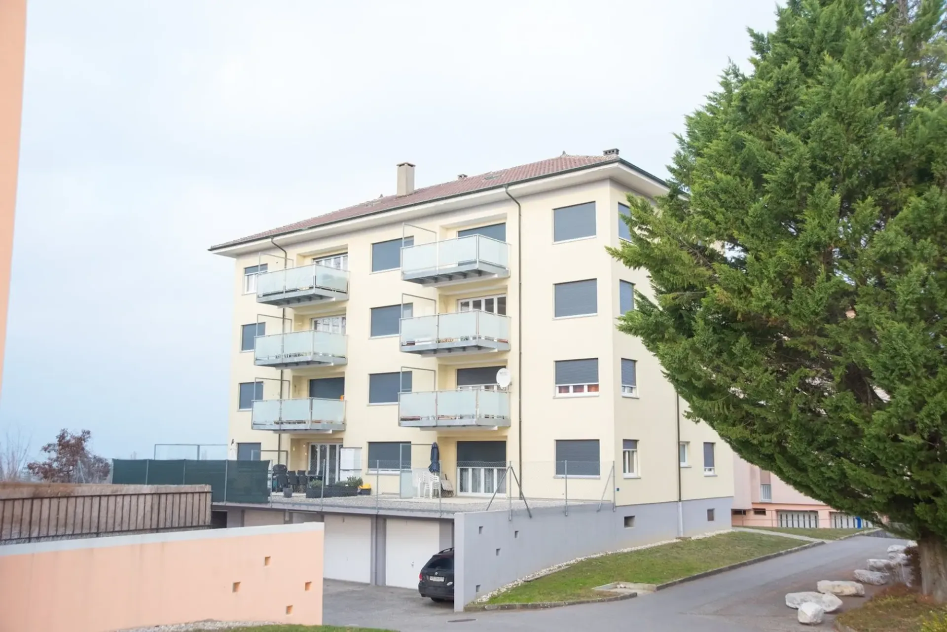 Wohnung mit 3.5 Zimmern komplett renoviert zur Miete