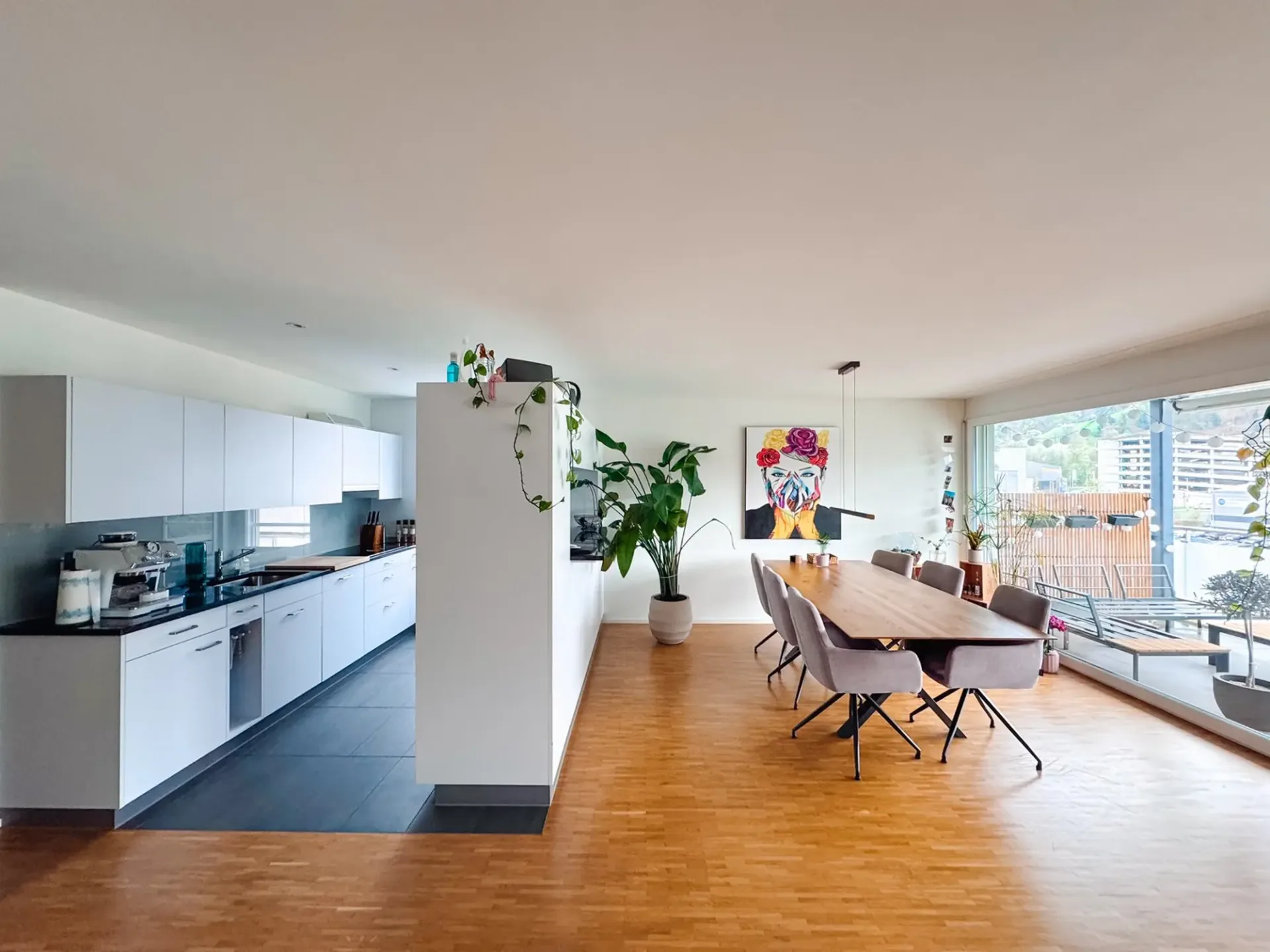 BEFRISTET: 01.12.26 - 31.03.27; Möblierte 3.5-Zimmerwohnung in Kriens mit Balkon & Bergsicht