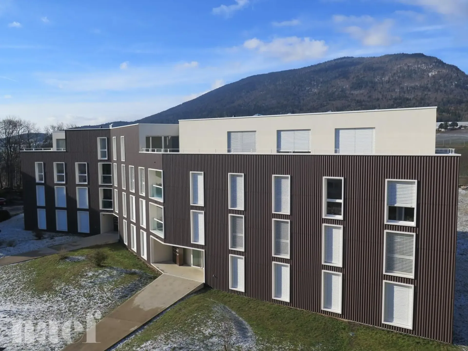 Schönes helles Apartment mit Tiefgaragenparkplatz