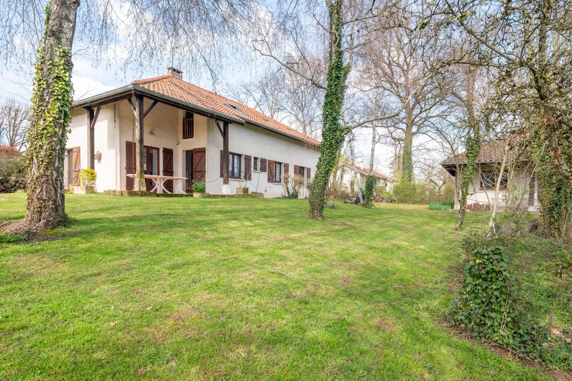 NEW EXCLUSIVITY LARGE HOUSE AT THE GATES OF BOURG EN BRESSE