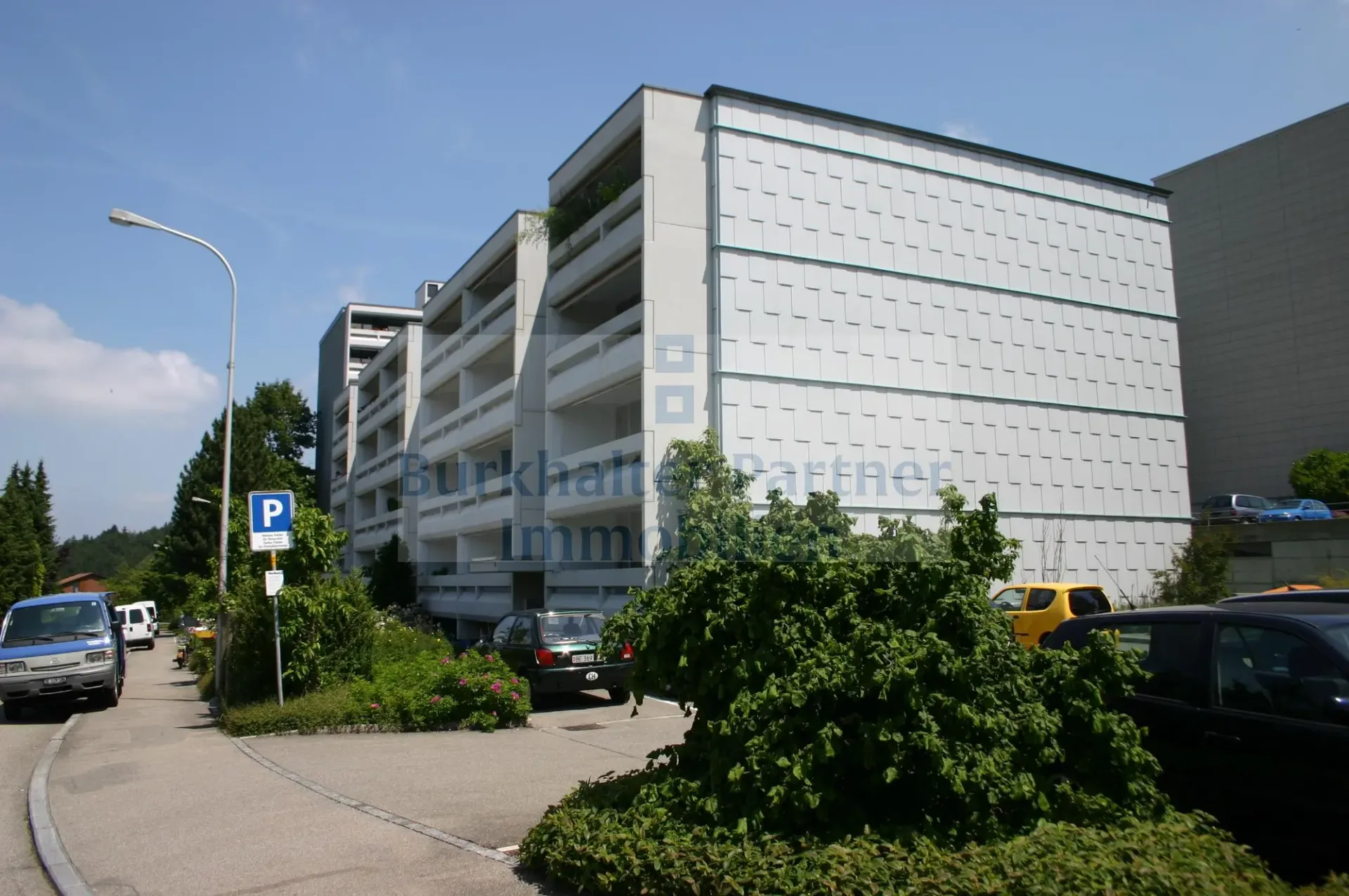 Cerca un posto di parcheggio o un parcheggio all'aperto a Schliern?