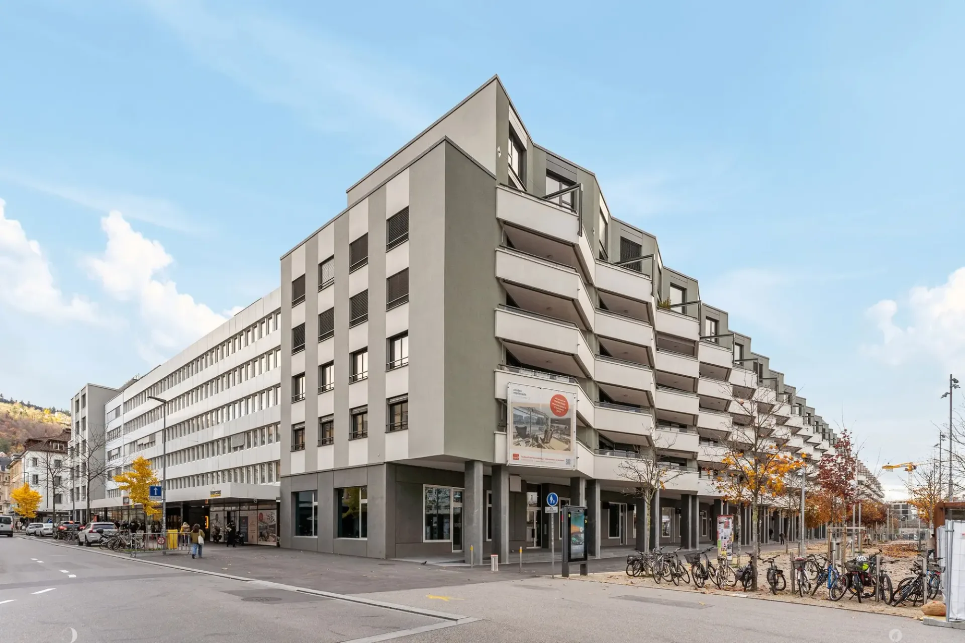 An der Esplanade: Bürofläche mit Balkon und Ausblick