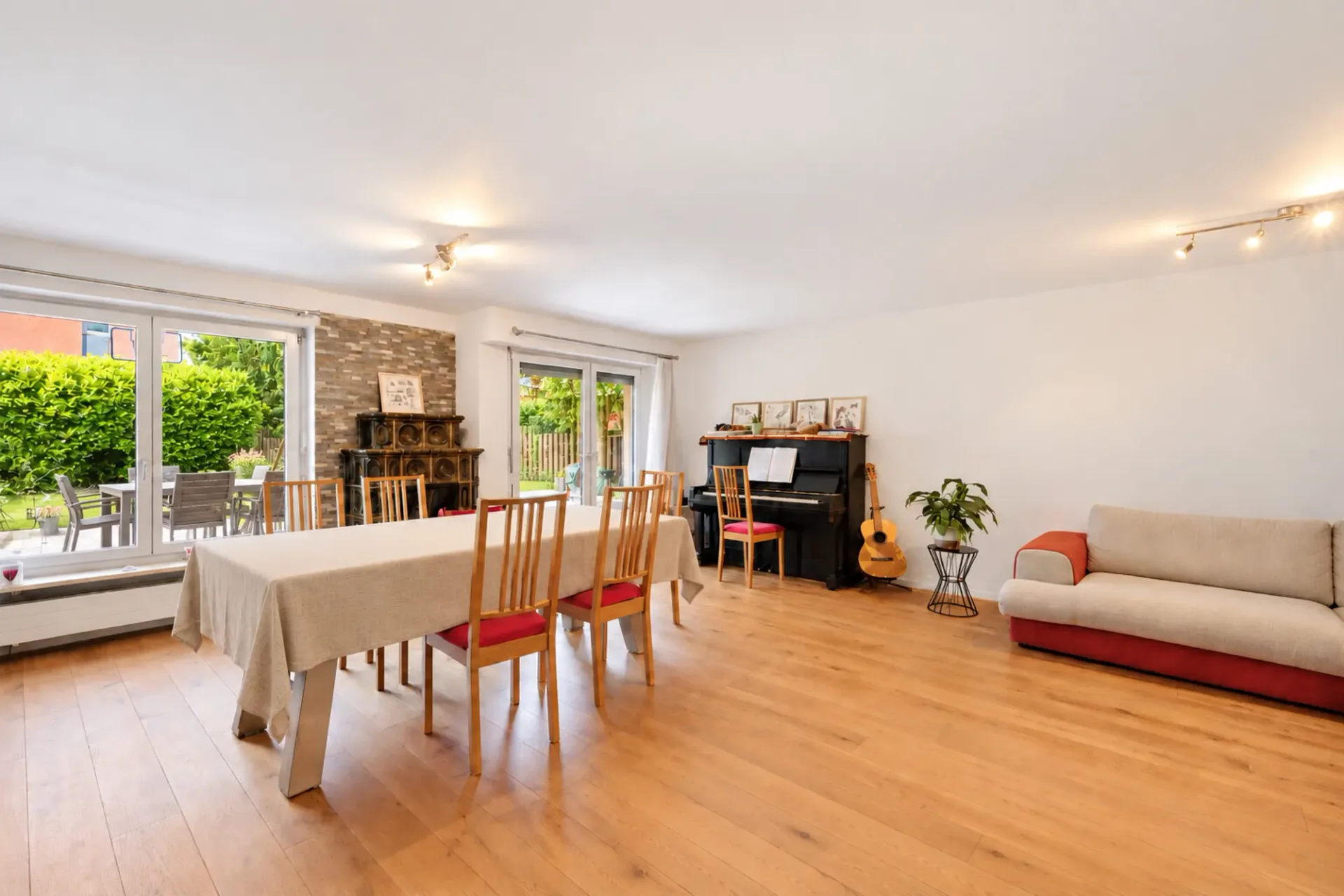 4.5-Zimmer-Doppeleinfamilienhaus mit Garten und zwei beheizten Hobbyrä
