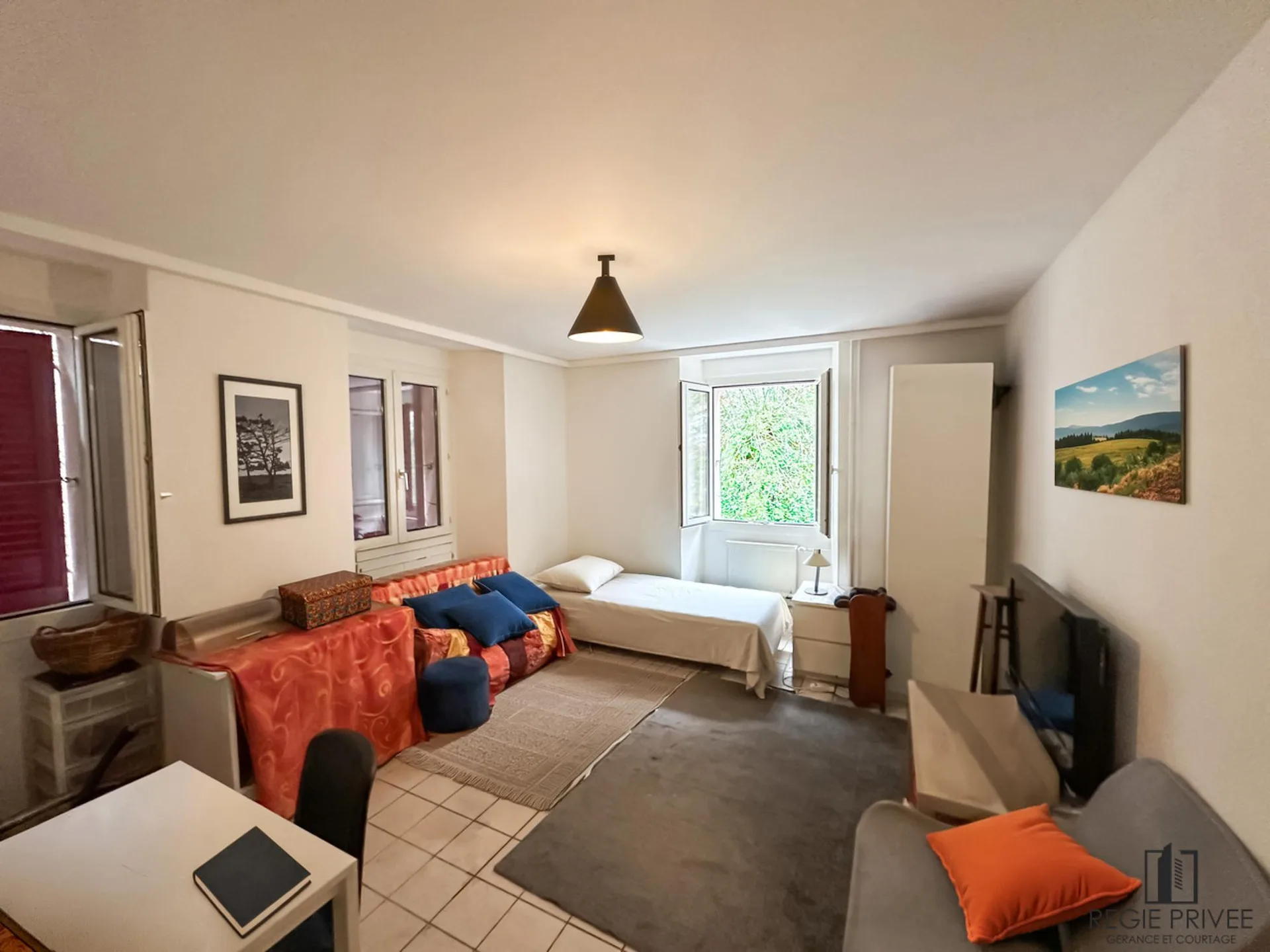 Attractive RENTAL STUDIO, 5 minutes walk from public transport