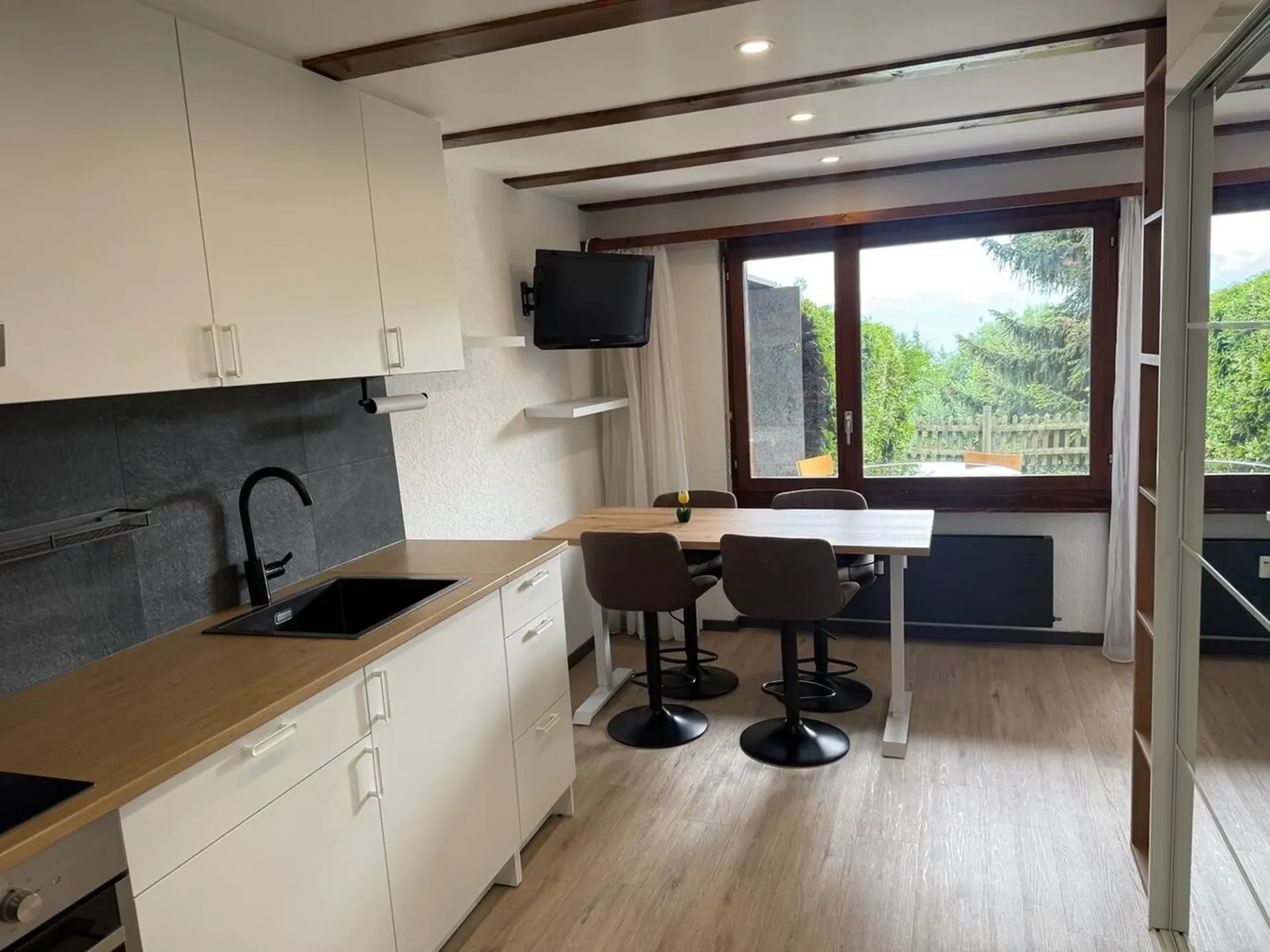 Joli studio avec espace nuit séparé et jardin - à l'année - Nendaz