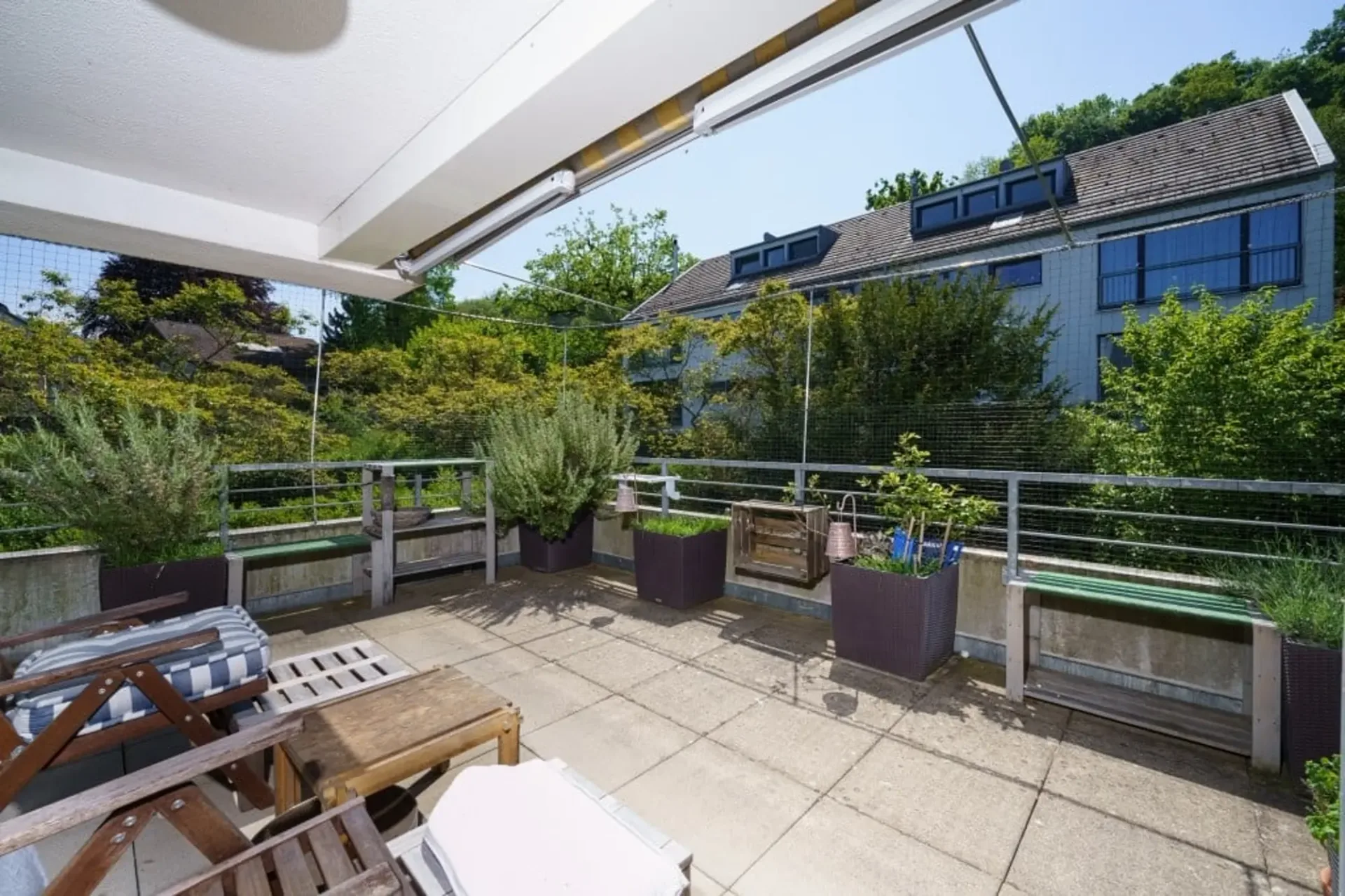 Grosszügig. Ruhig. Naturnah. - 5.5-Zimmer-Maisonette-Wohnung in Muttenz