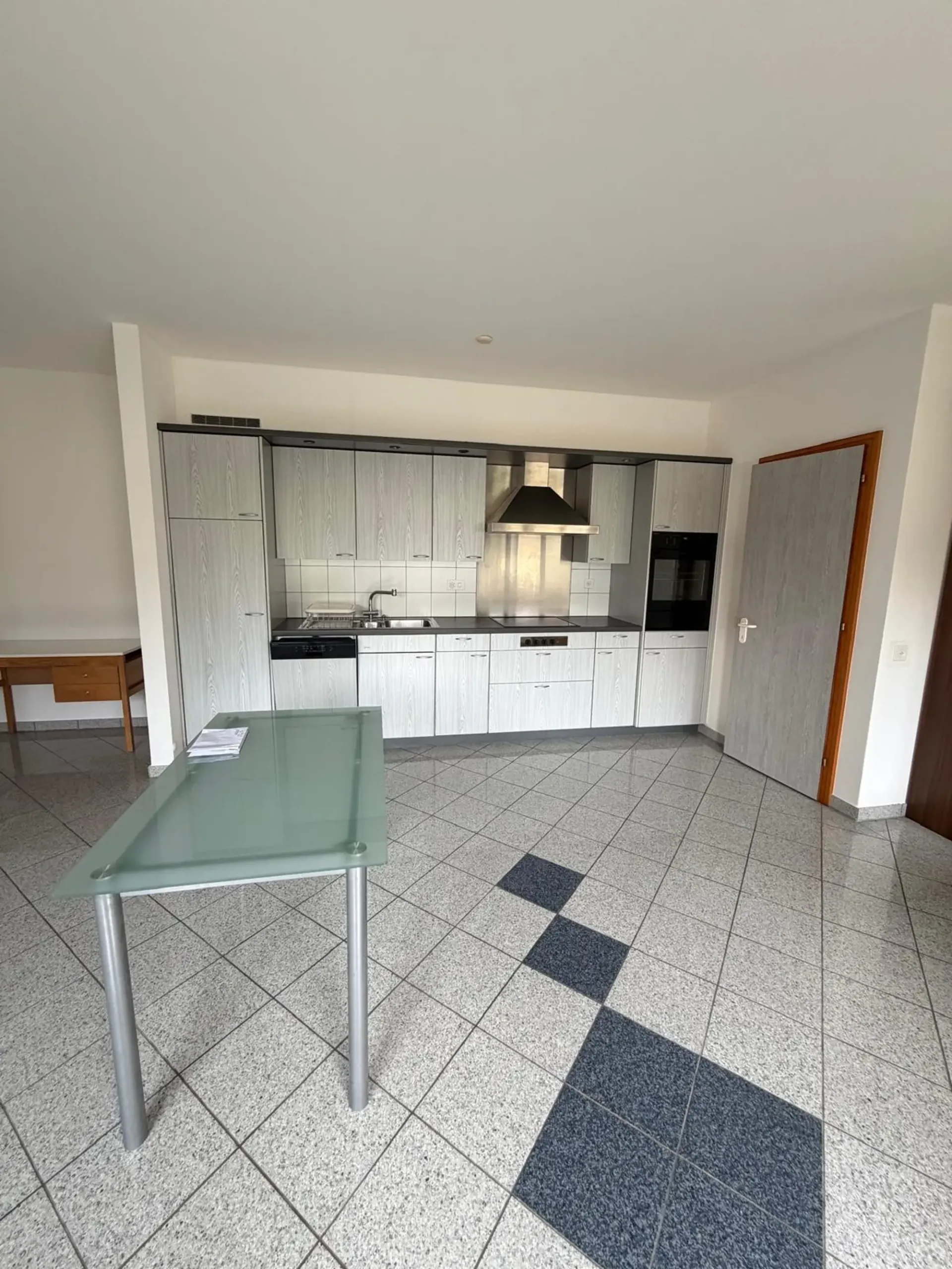 Einzimmerwohnung eingerichtet, sofort verfügbar