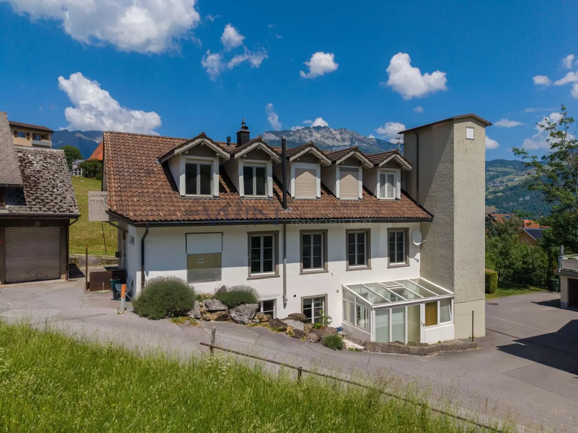 Oltimerwerkstatt und 2.5 Zimmer - Wohnung