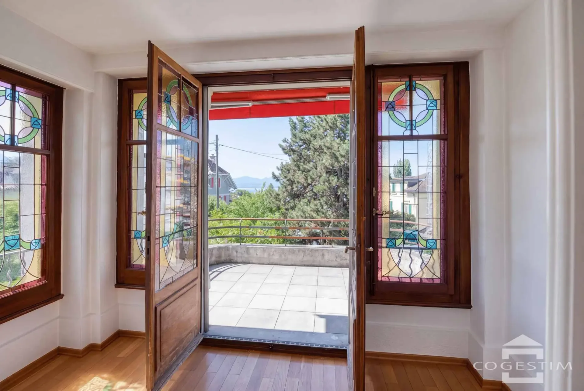 Charaktervolle Wohnung mit Balkon und Blick auf den Genfersee