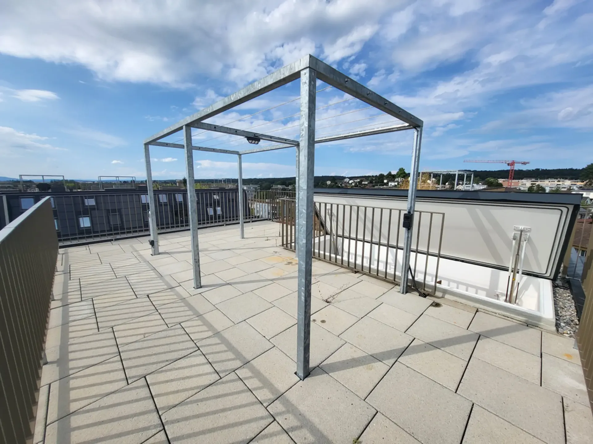 Dachwohnung mit Aussicht über die Stadt Uster zu vermieten