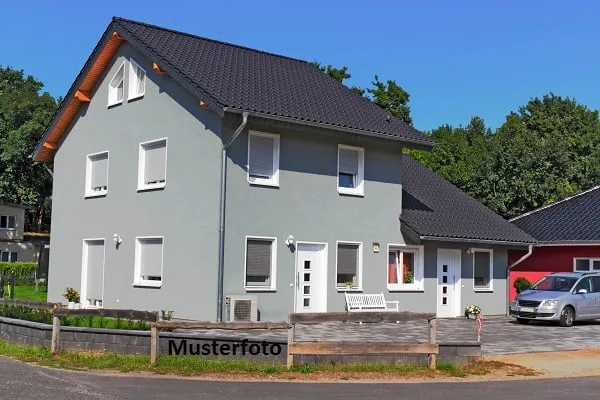 *Wohnung mit 2,5 Zimmern*