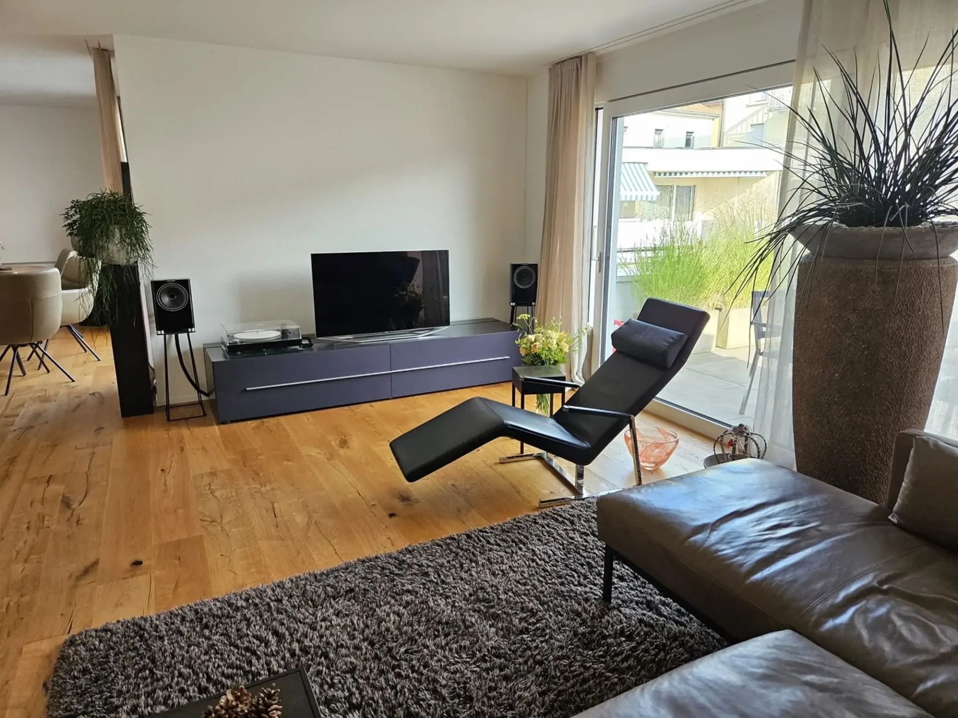 Modern 3.5-room attic apartment 86m2 with terrace 93m2 and balcony