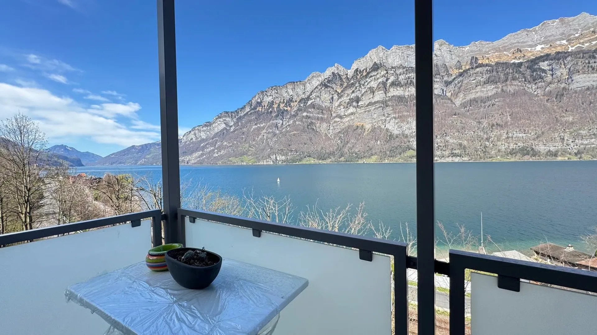 Exklusive 3.5-Zimmerwohnung als zweite Wohnsitz mit traumhafter Panoramasicht auf den Walensee