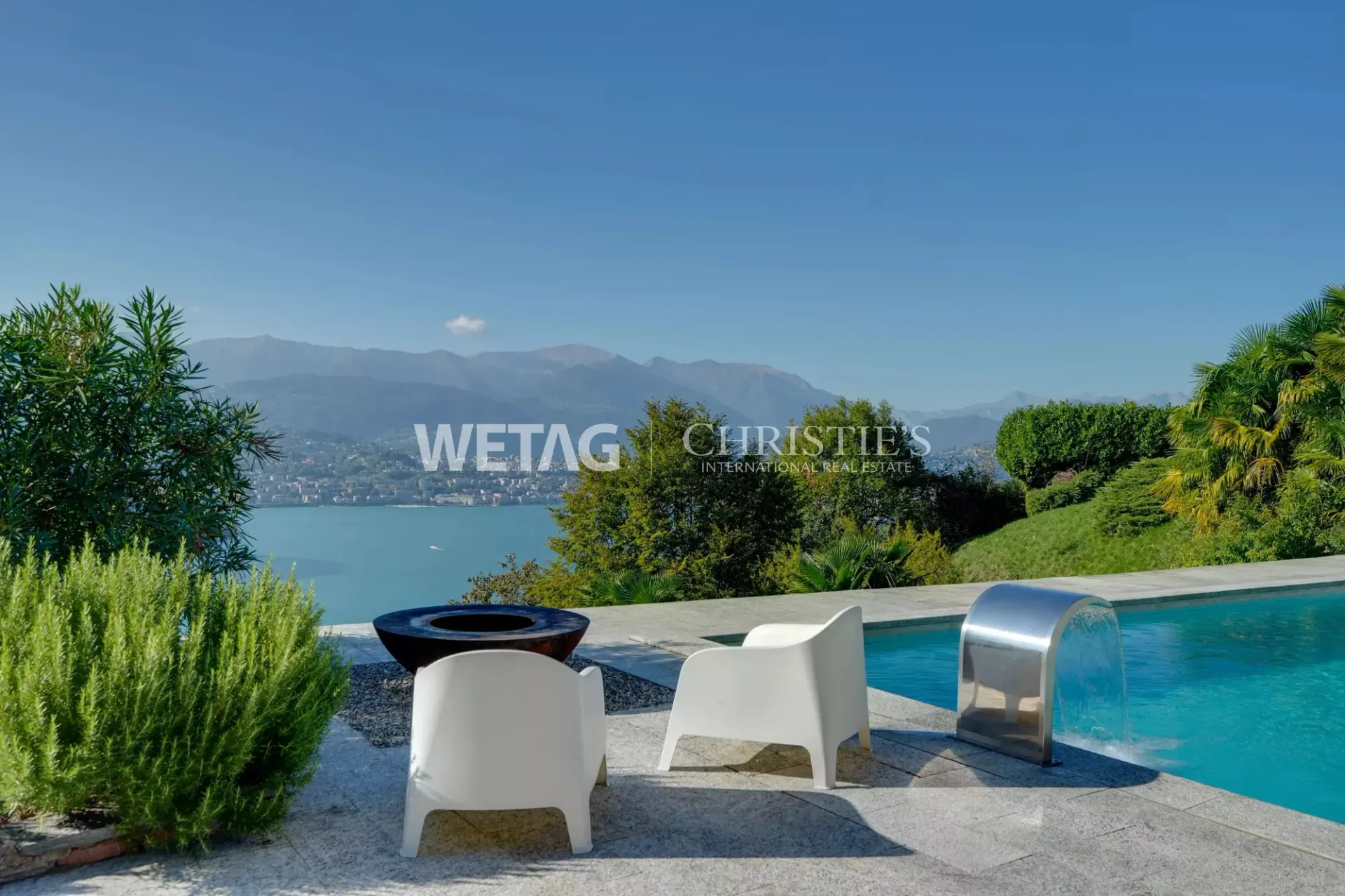 Villa méditerranéenne élégante avec piscine, pool house & vue spectaculaire sur le lac à vendre à Lugano-Pugerna