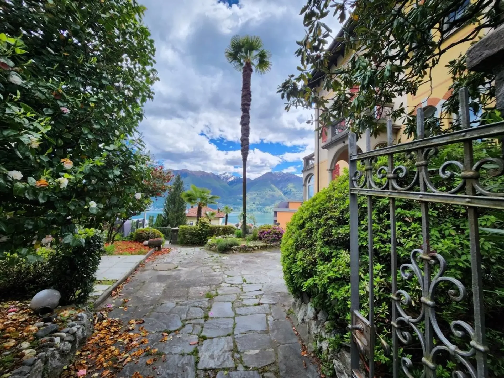 Historisches Mehrfamilienhaus mit Grundstück an top Lage