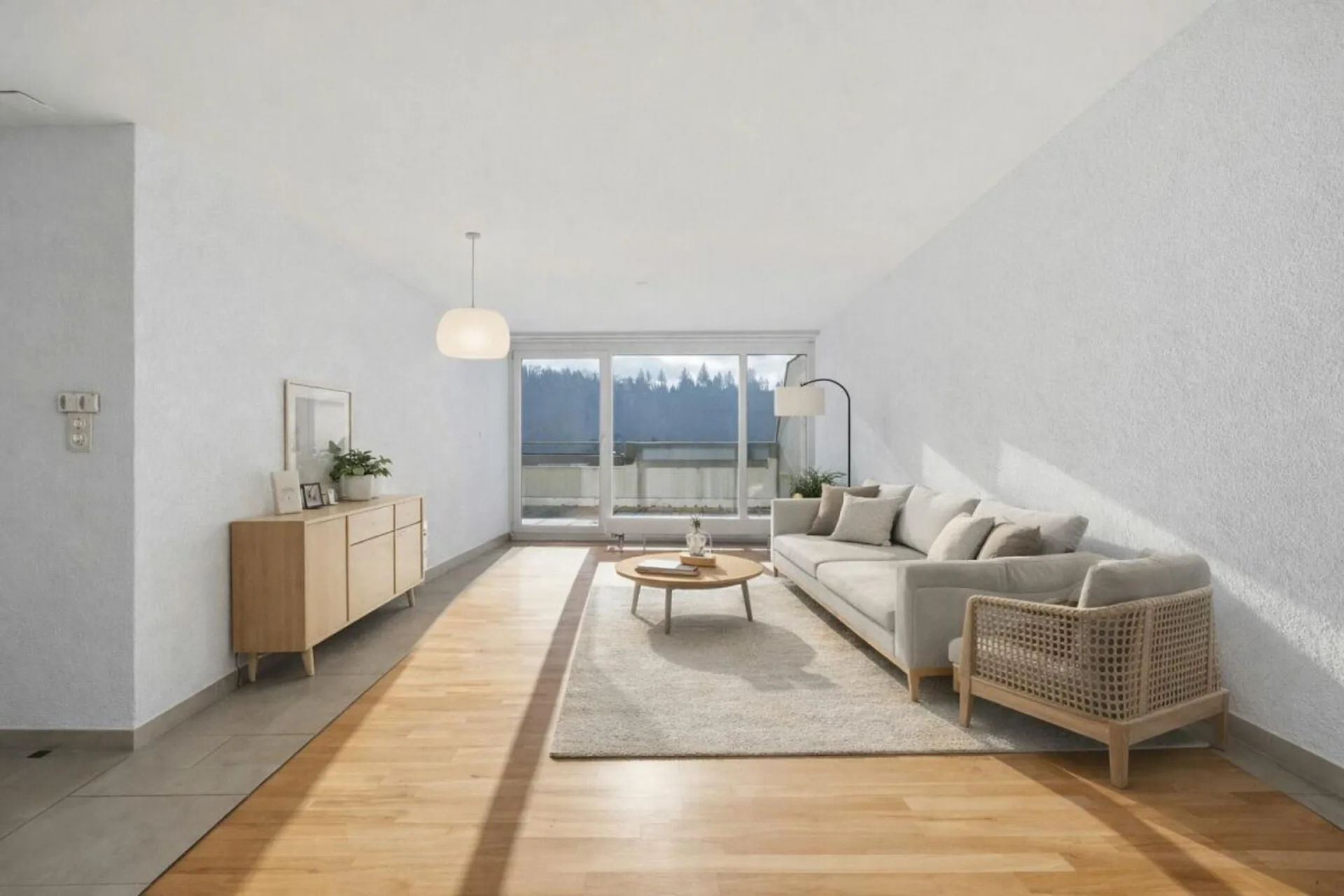 Renovierte 4.5-Zimmer-Wohnung mit grosszügigem Balkon, Lift und Garage