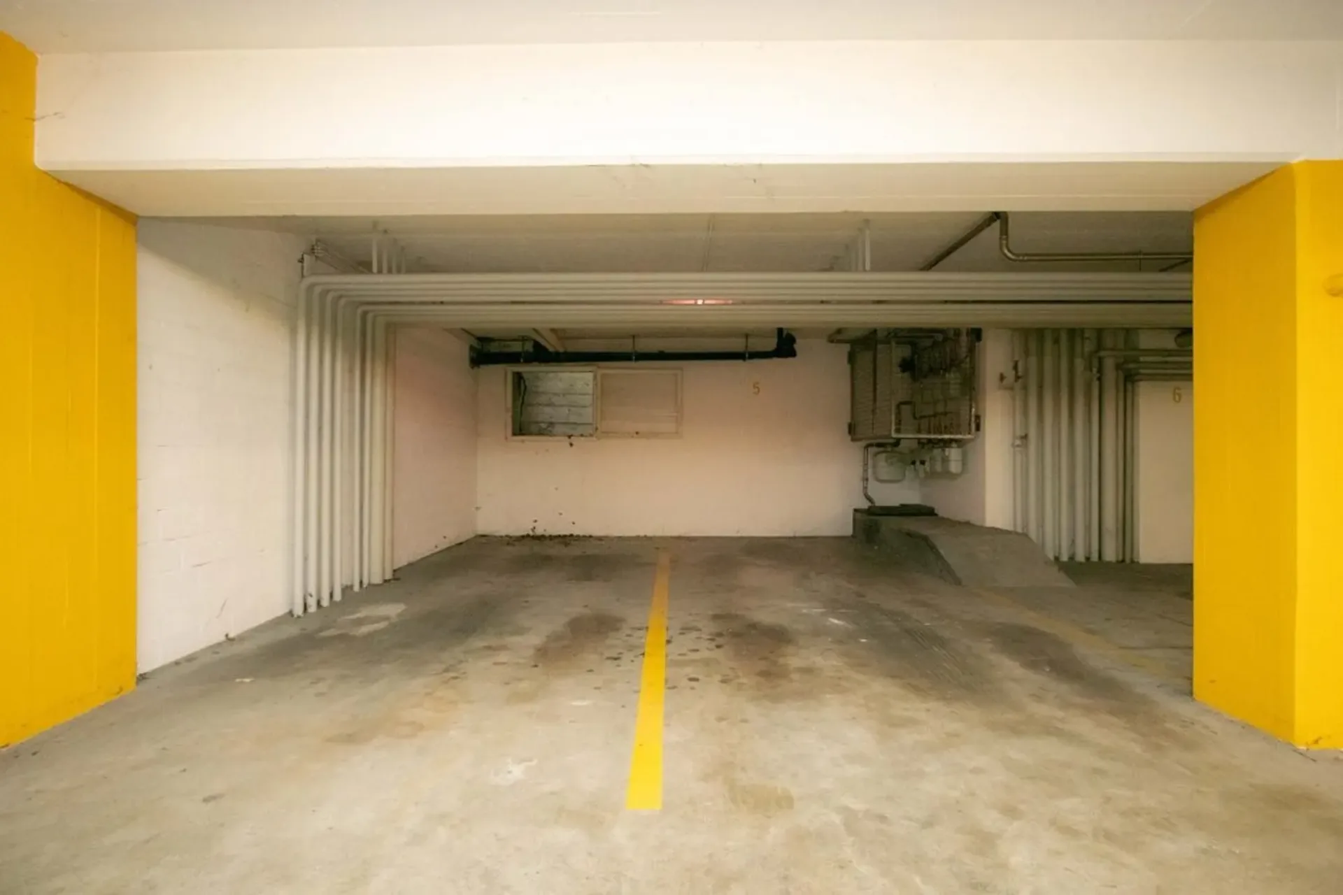 Tiefgaragenparkplatz im Zentrum von Wipkingen