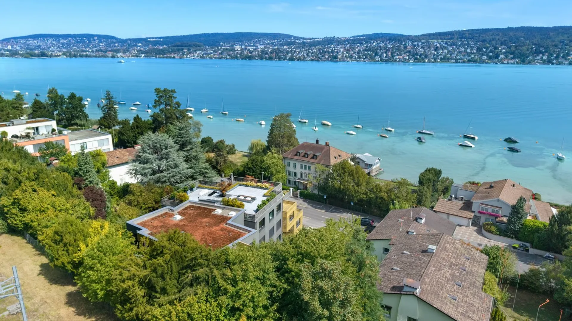 Appartamento attico da sogno di 5.5 locali con vista mozzafiato sul lago e sulle montagne