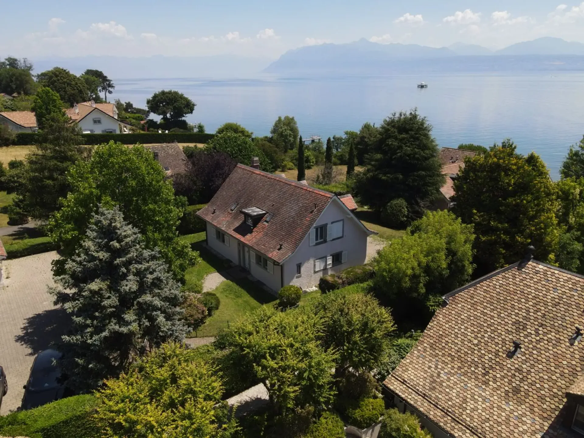 ZWEI VILLEN AM UFER DES GENFERSEES, MIT PRIVATZUGANG ZUM SEE