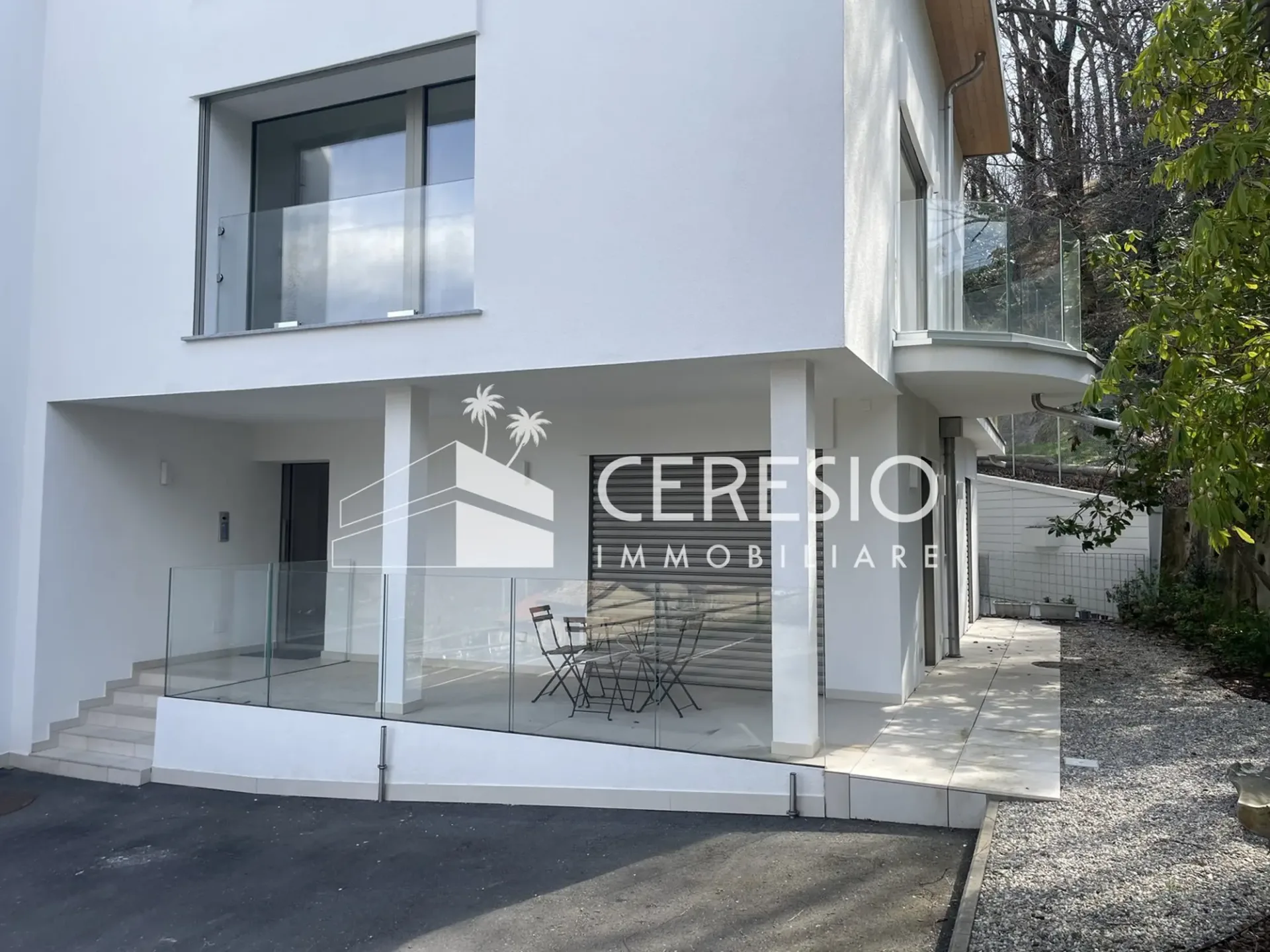 Moderno appartamento 2.5 locali con giardinetto a Lugano-Breganzona