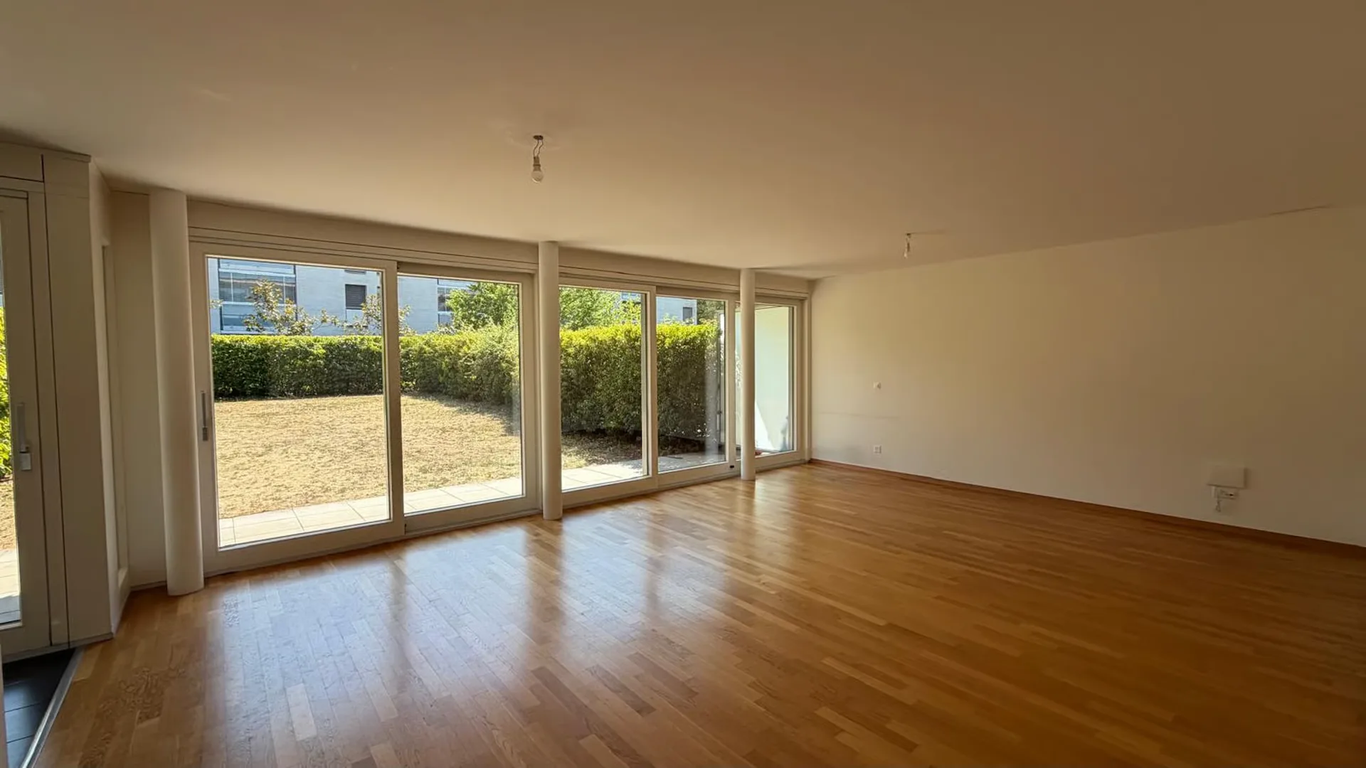Bel appartement contemporain avec jardin