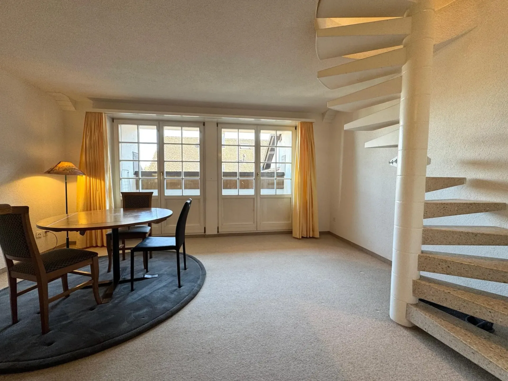 Ambiance de vie particulière avec balcon & vue sur le château