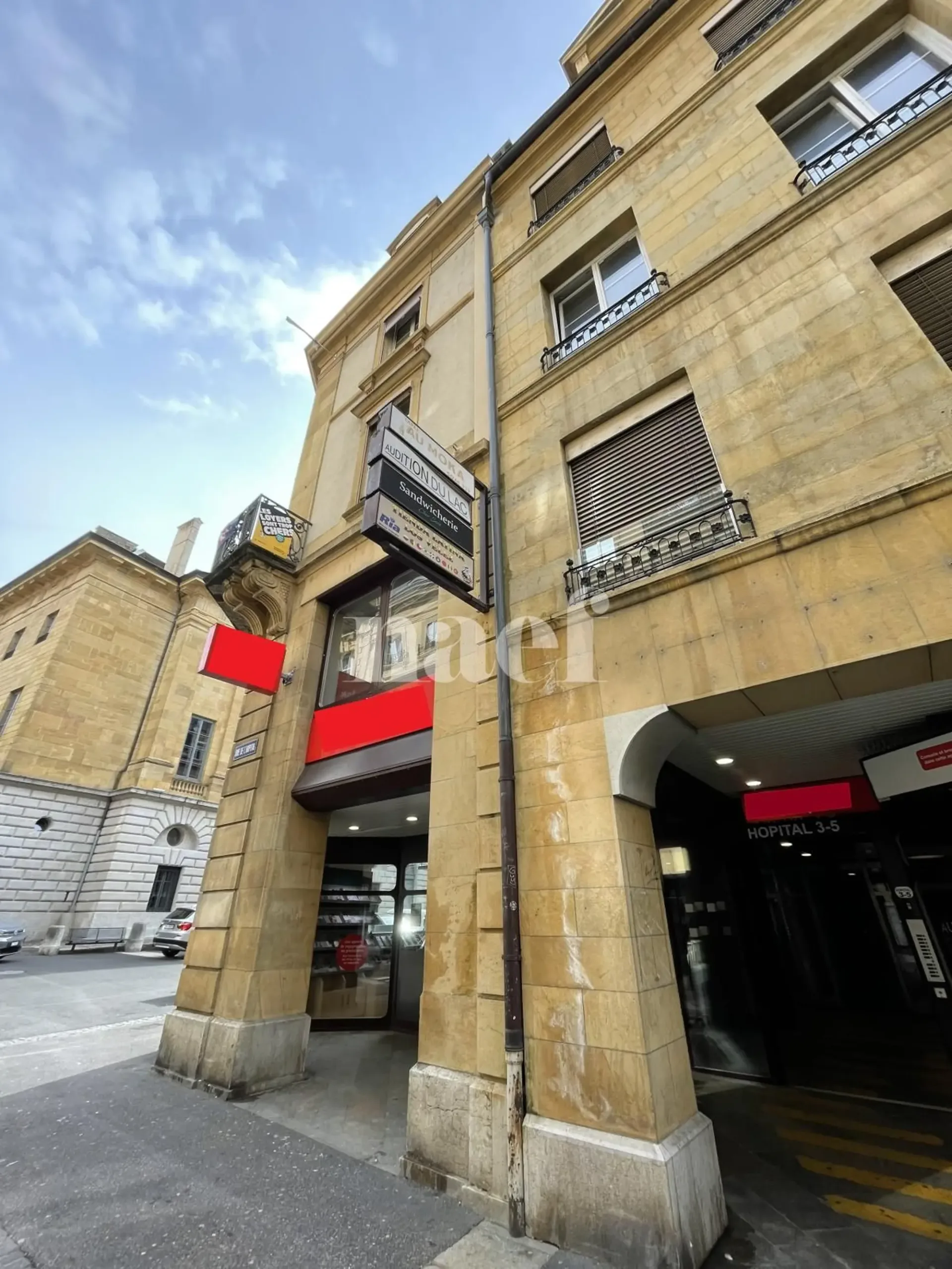 Vitrine zur Vermietung für Ihre Werbung: rue du Concert 2-4 , 2000 Neuchâtel