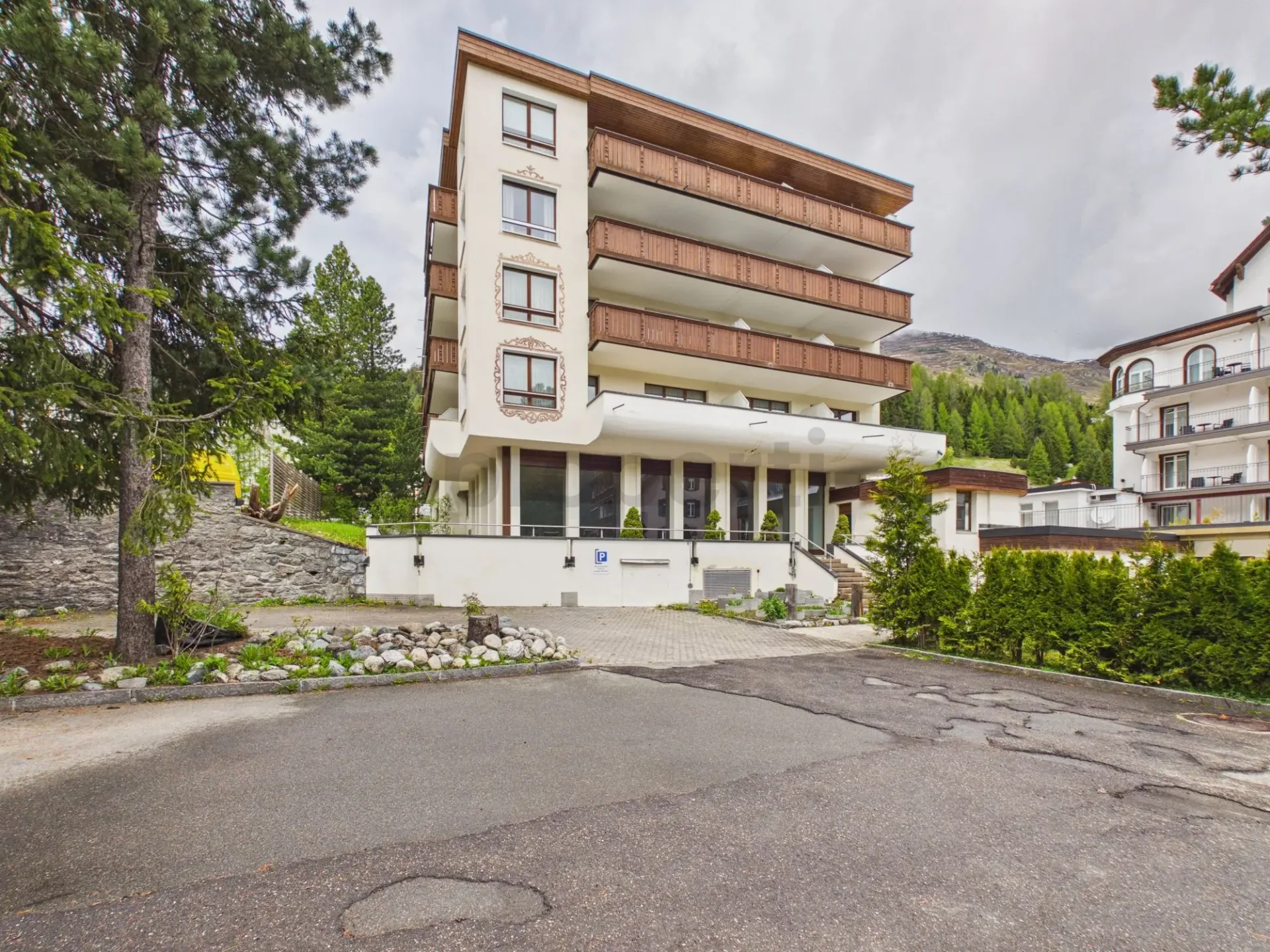 Helle 1.5-Zimmer-Wohnung mit Balkon, Davos Dorf