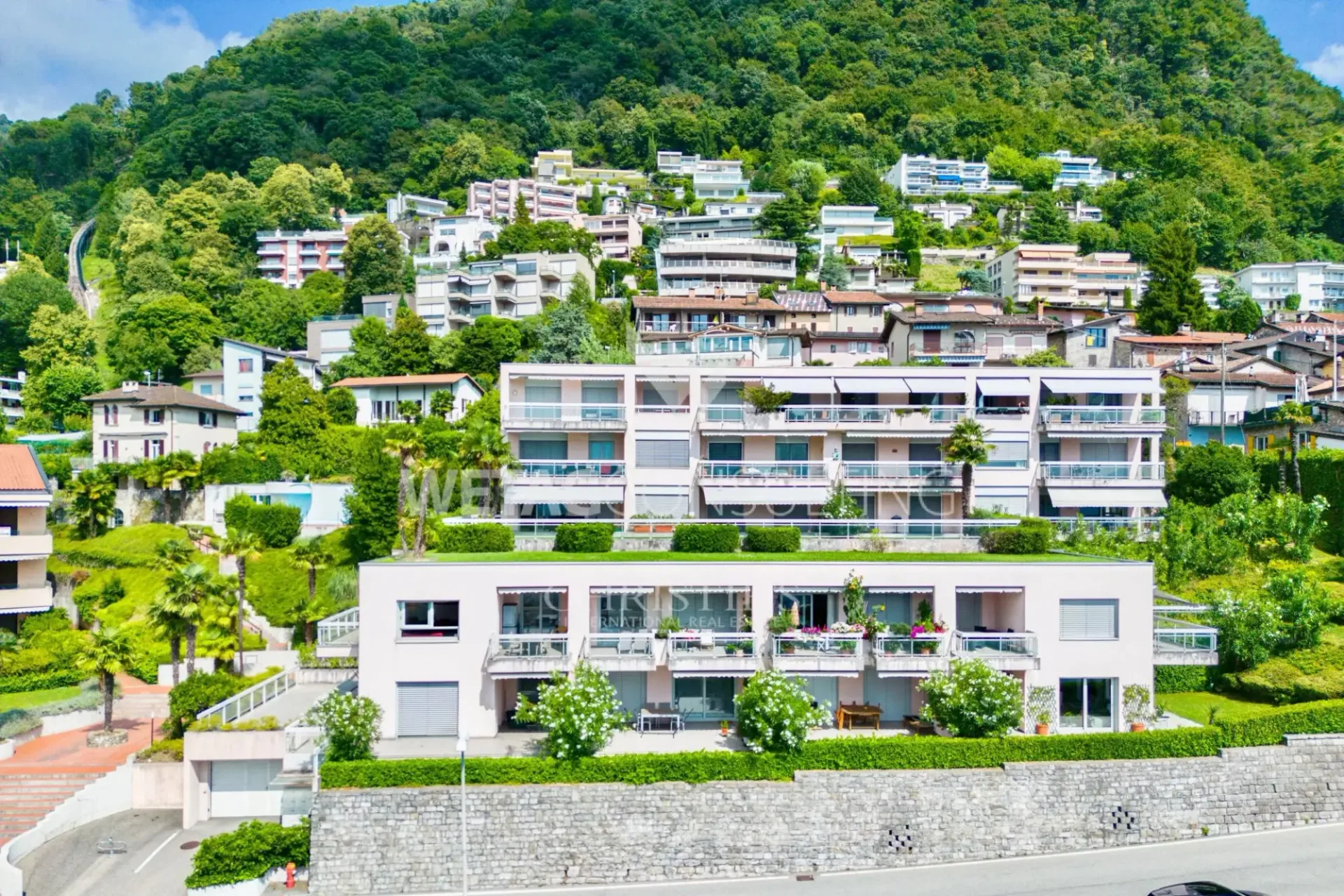 Lugano-Aldesago: gemütliche Wohnung mit herrlichem Seeblick zu verkaufen. auch als Zweitwohnsitz nutzbar