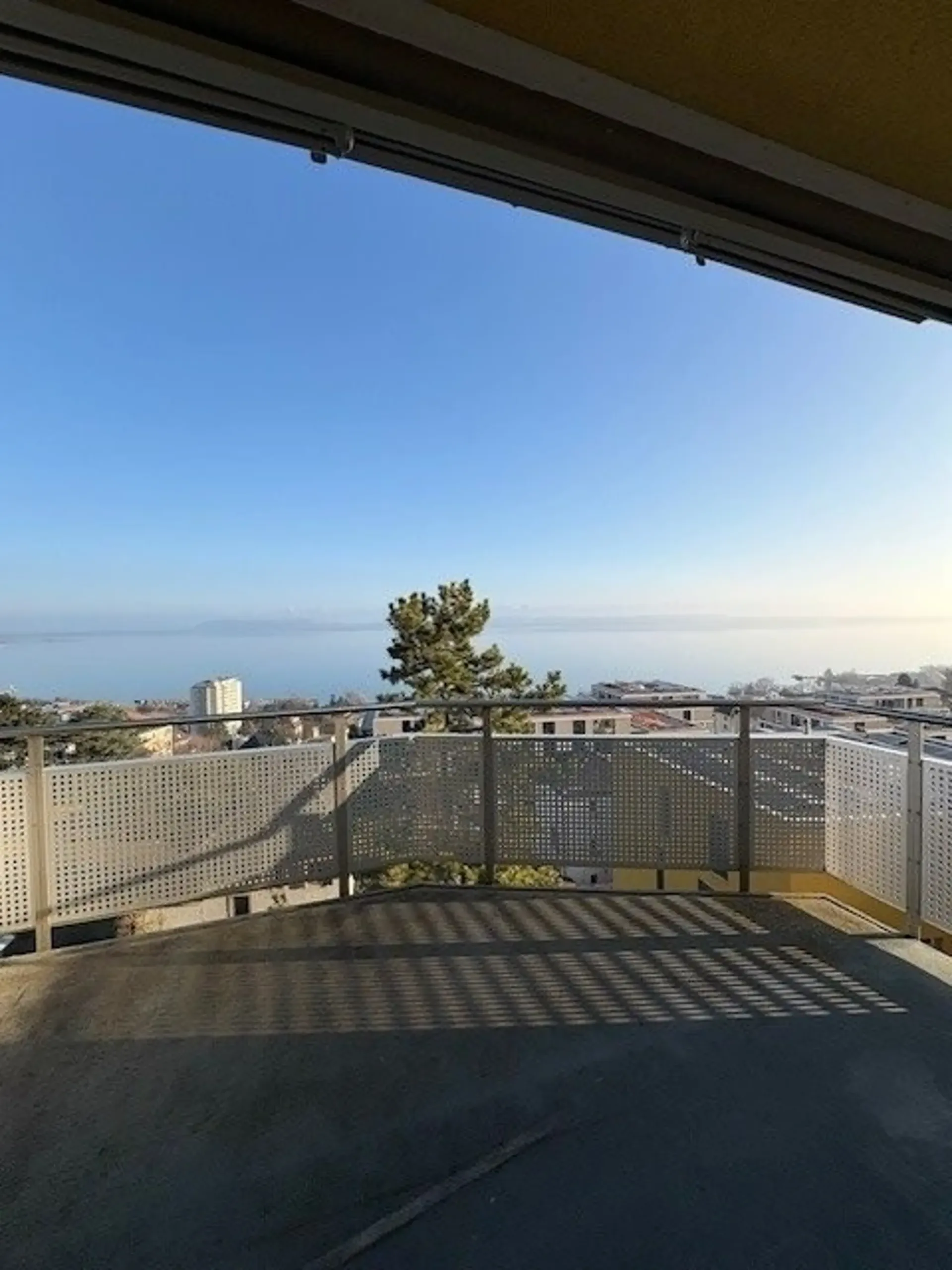 Schönes helles 3.5-Zimmer-Apartment mit Seeblick