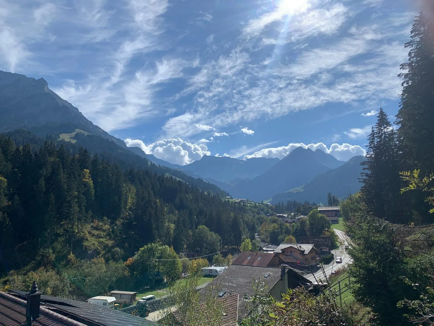 Appartement charmant 2 pièces avec balcon et parking pour voiture à Adelboden