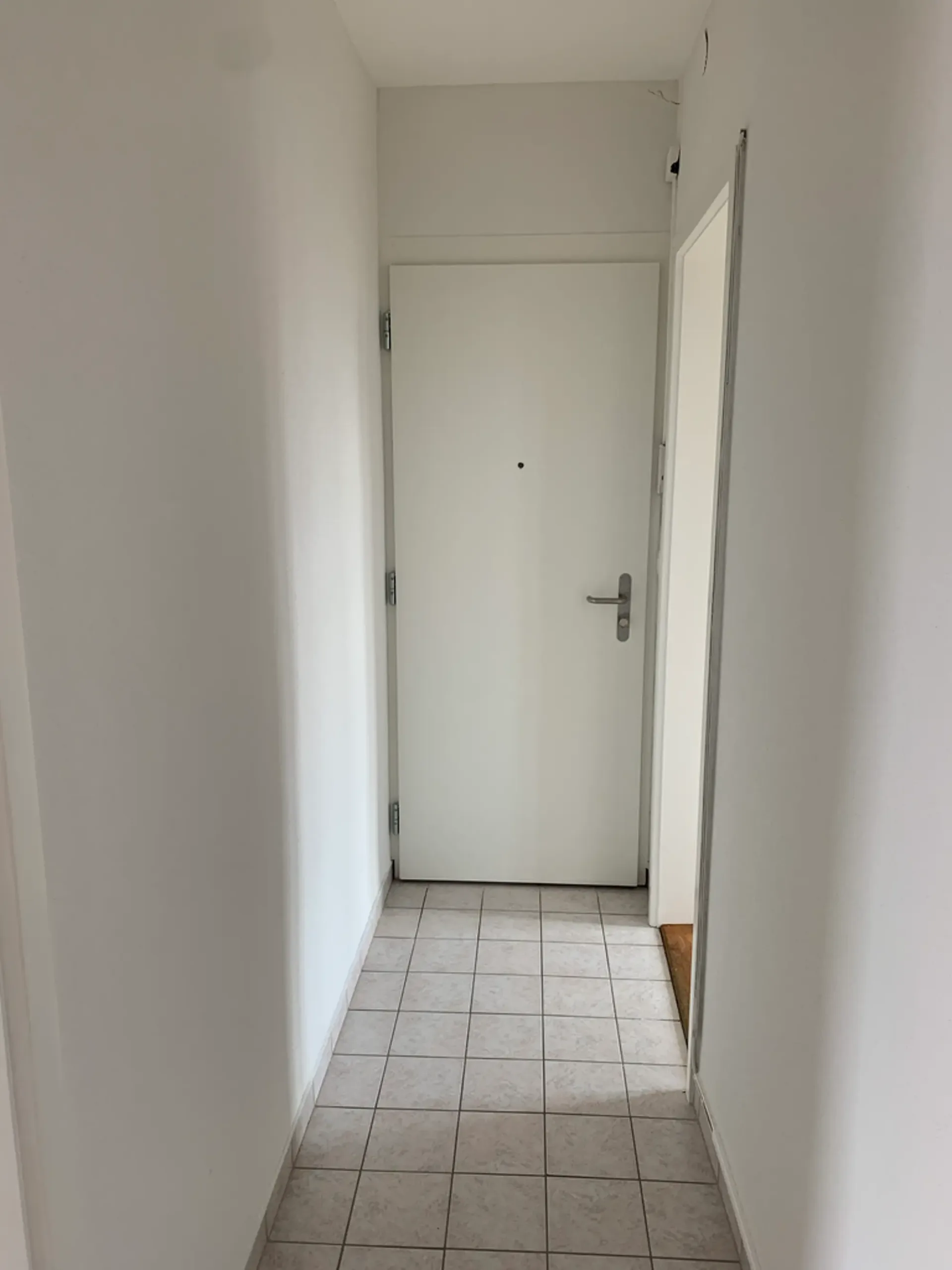 Under renovation, 2.5 rooms on the 1st floor, close to UNIL and EPFL