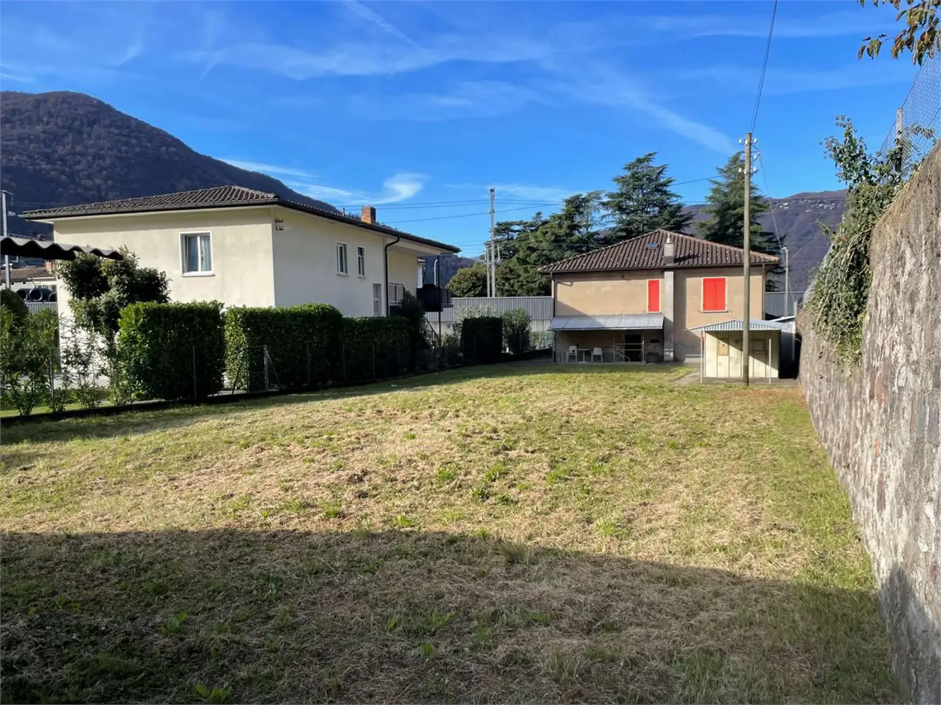 Eigentum mit großem bebaubarem Grundstück in Maroggia