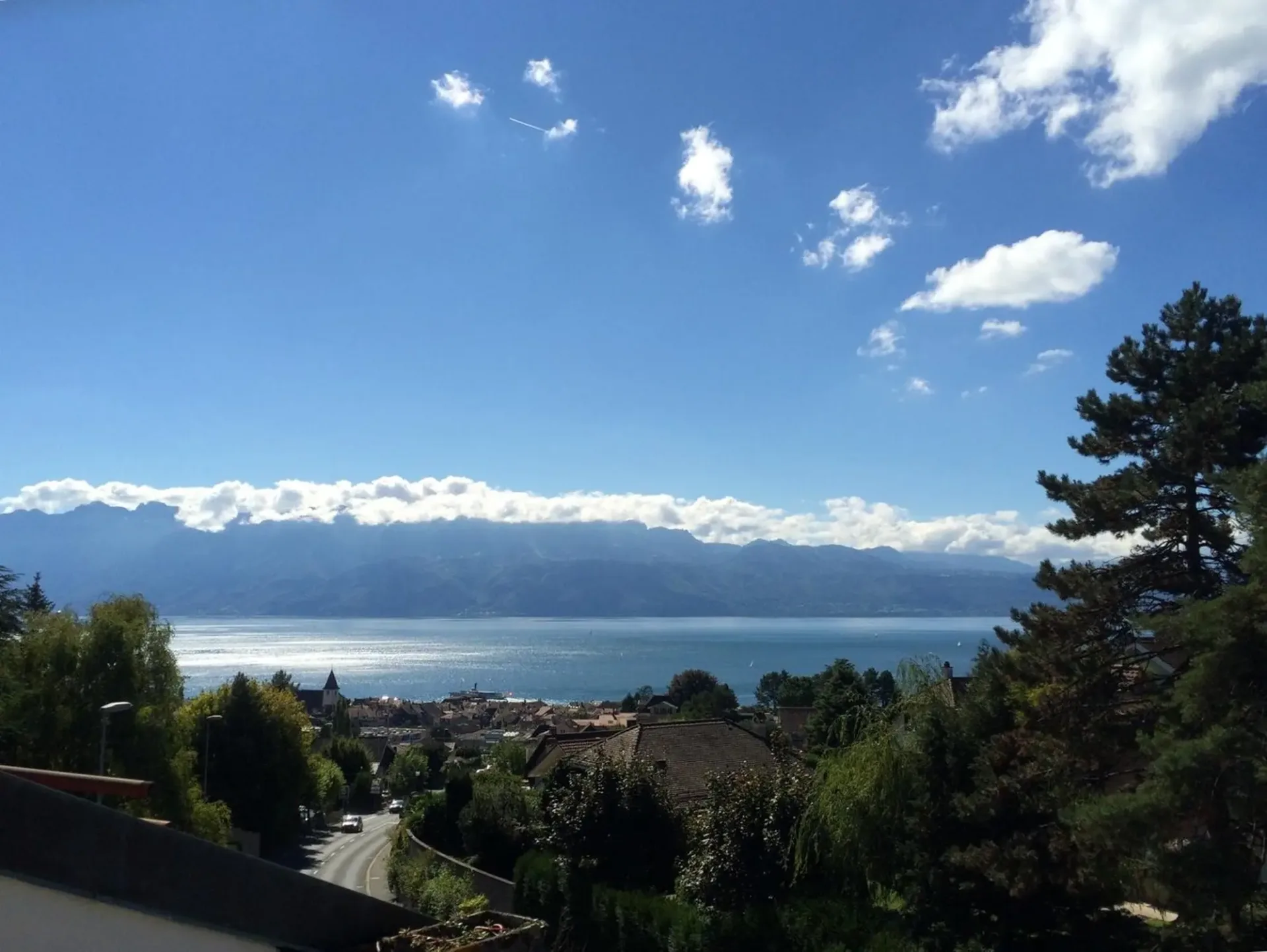LUTRY - Charmant attique de 2.5 pièces plus combles avec vue et balcon