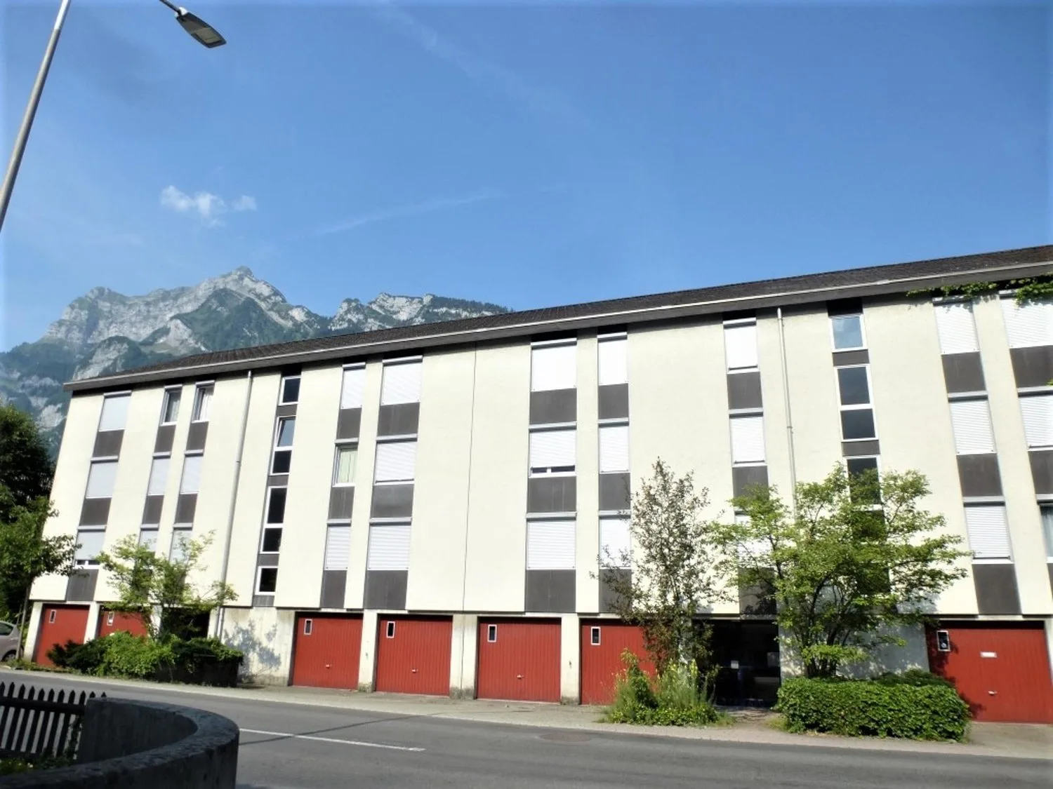Bright 4.5-room apartment on the 3rd floor with mountain view in Glarus Nord