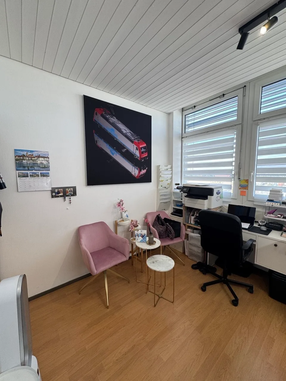 Helle Arbeitsräume mit natürlichem Charme