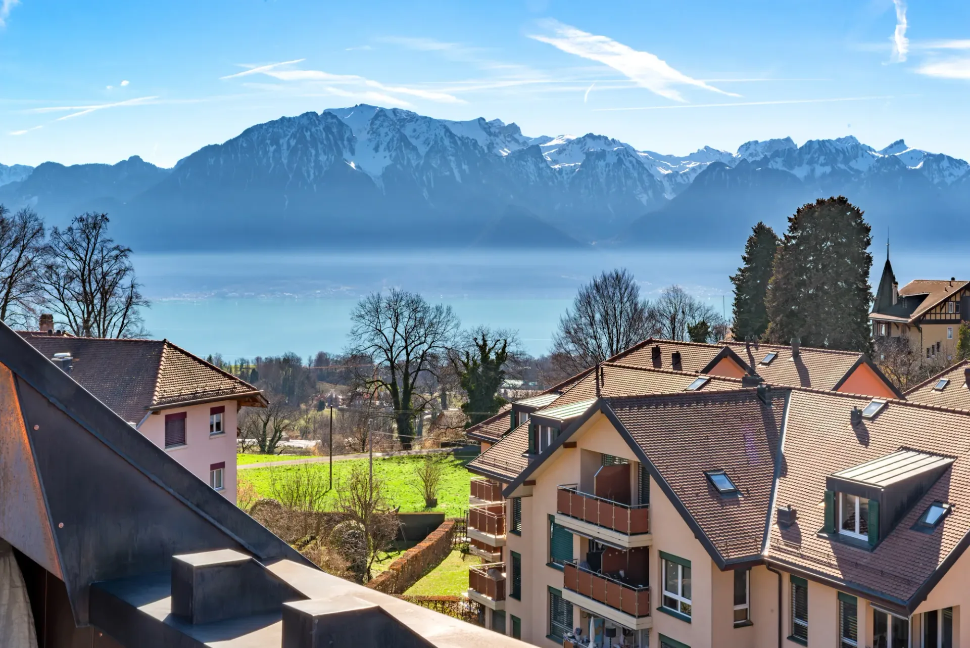 ST-LEGIER - GERÄUMIGES 4.5 ZIMMER-WOHNUNG MIT SEEBLICK