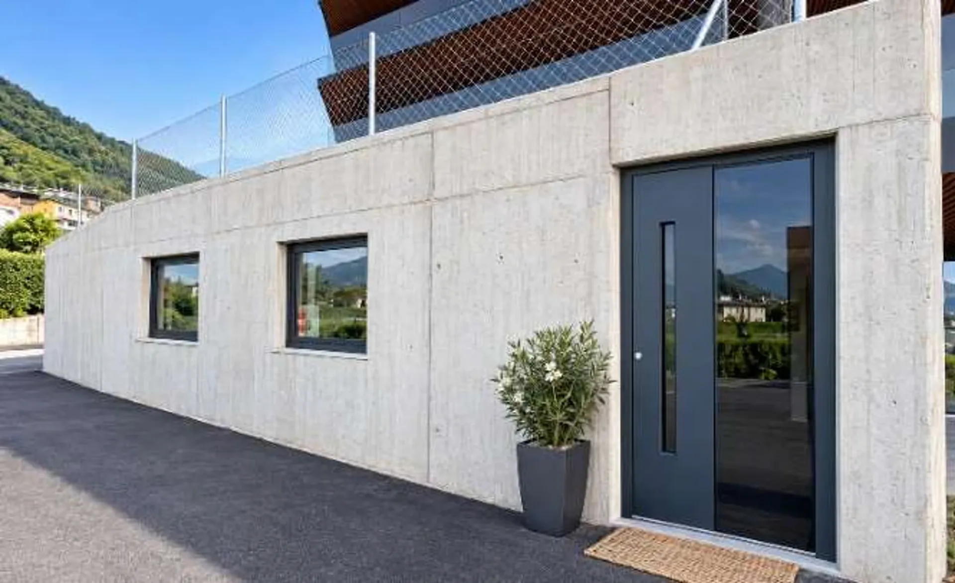 Warehouse 70 sqm Manno