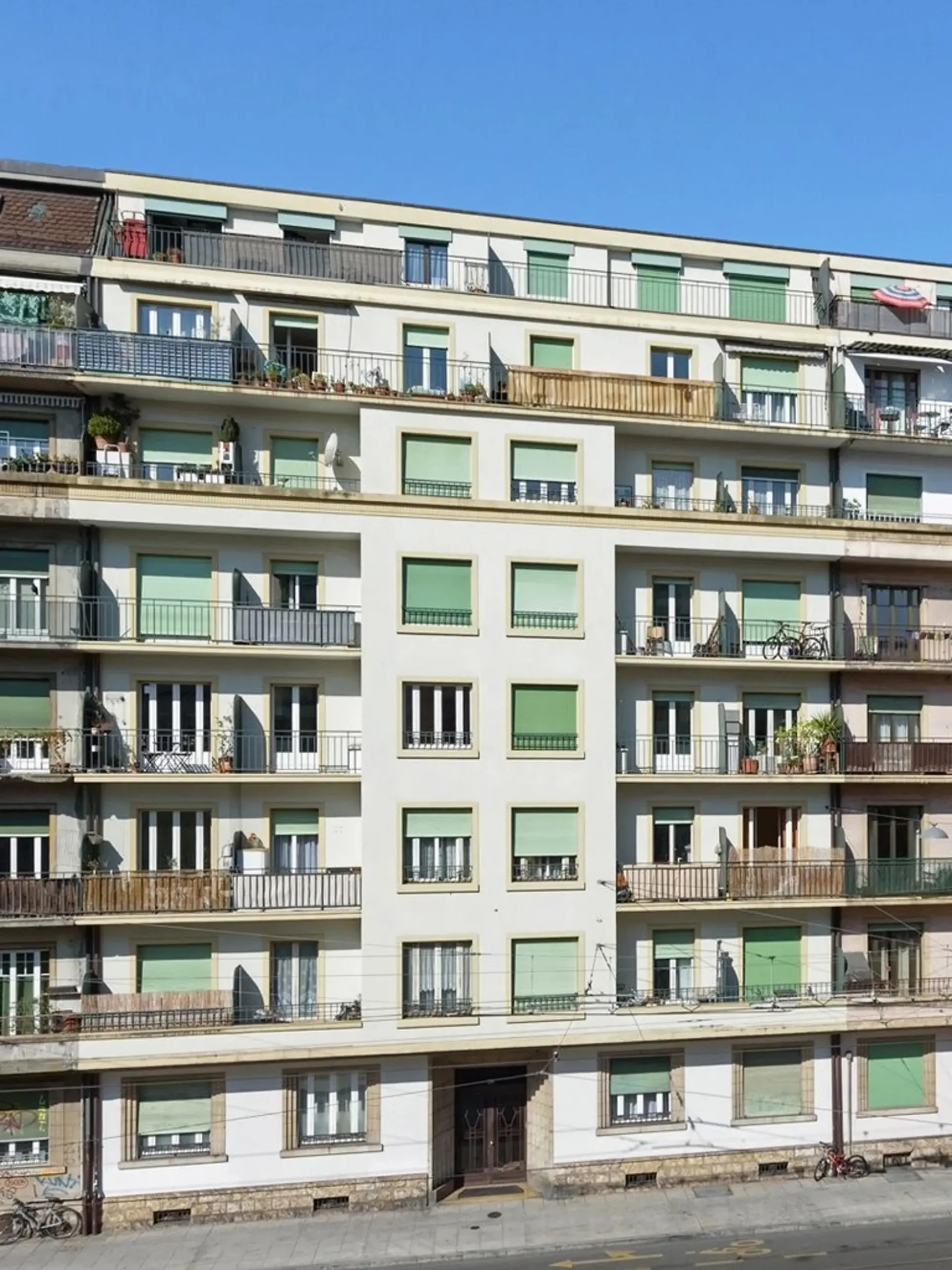 Moderne Dachgeschoss mit Balkonen - Jonktion