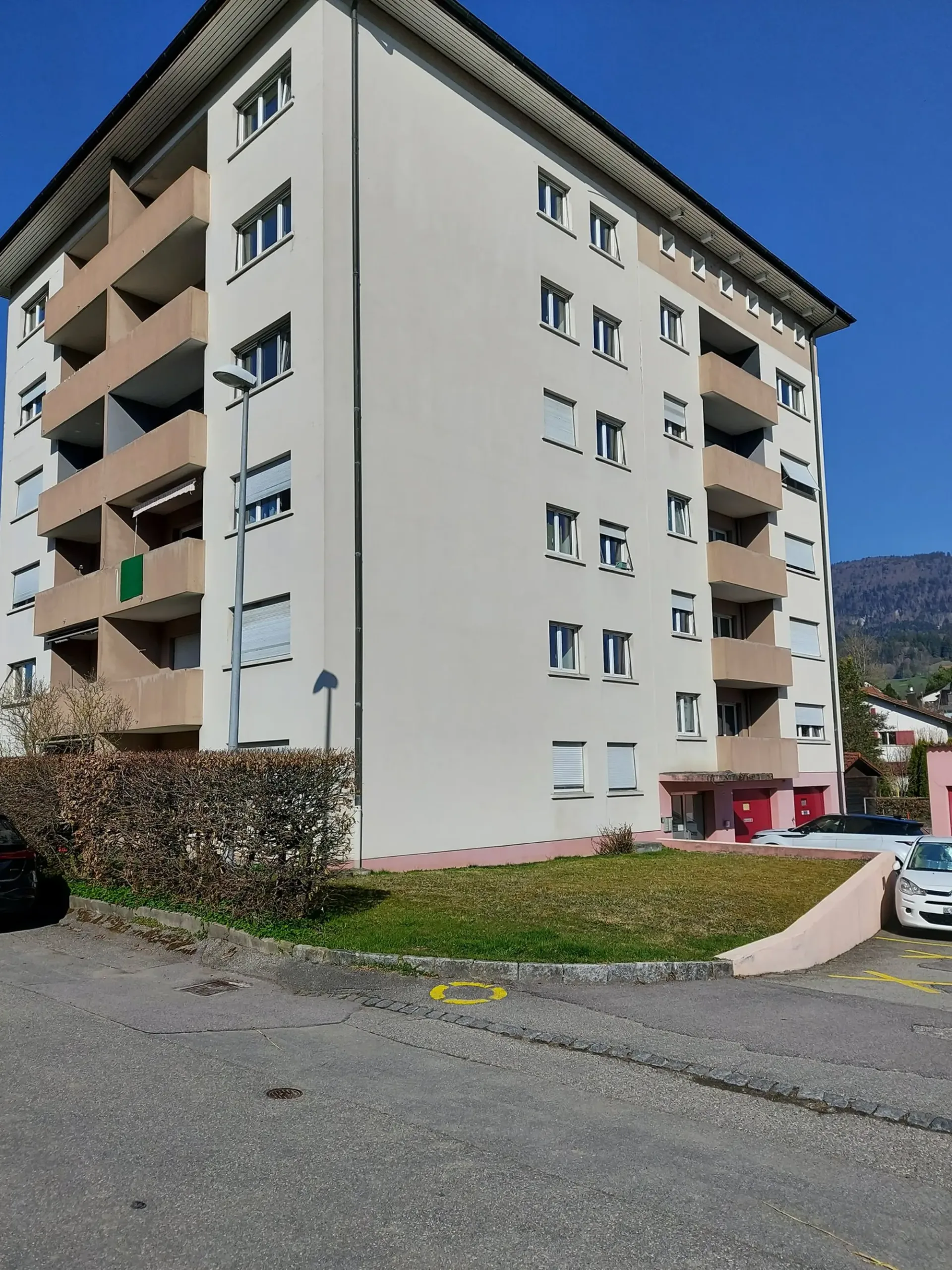 Helle 3-Zimmer-Wohnung mit Balkon in Bévilard – sofort verfügbar!
