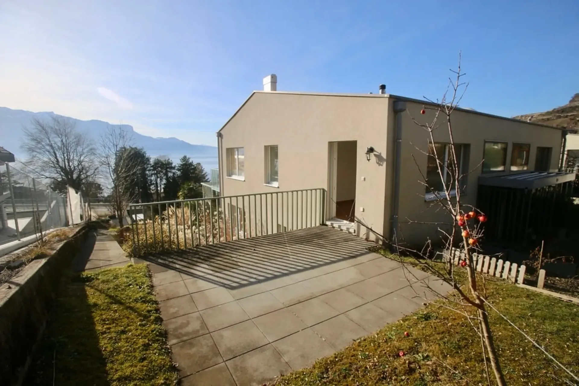 Modernes 5-Zimmer-Bifamilienhaus mit atemberaubendem See- und Bergpanorama in Corseaux