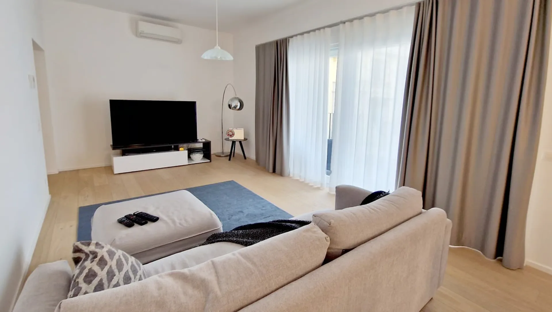 Elegantes 3,5-Zimmer-Wohnung in sorgfältig renoviertem Innenhof.