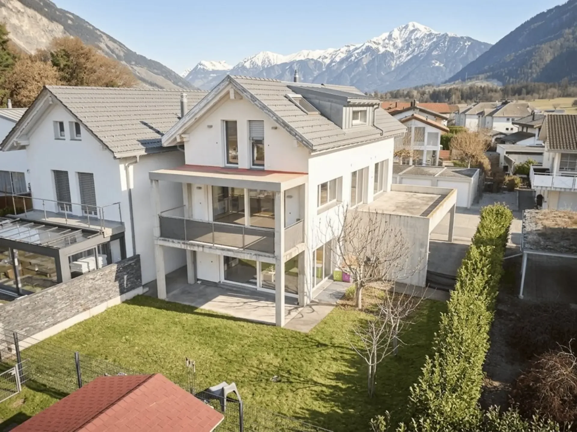 Grosszügiges Einfamilienhaus mit Einliegerwohnung
