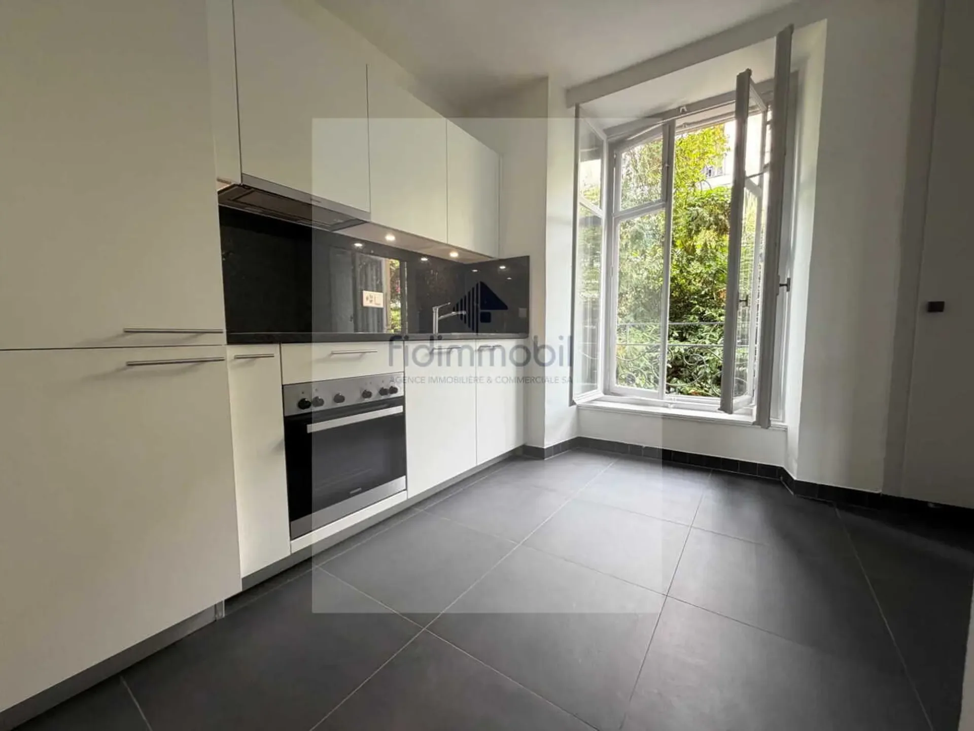 BEL APPARTEMENT SITUE AU COEUR DE LA VILLE