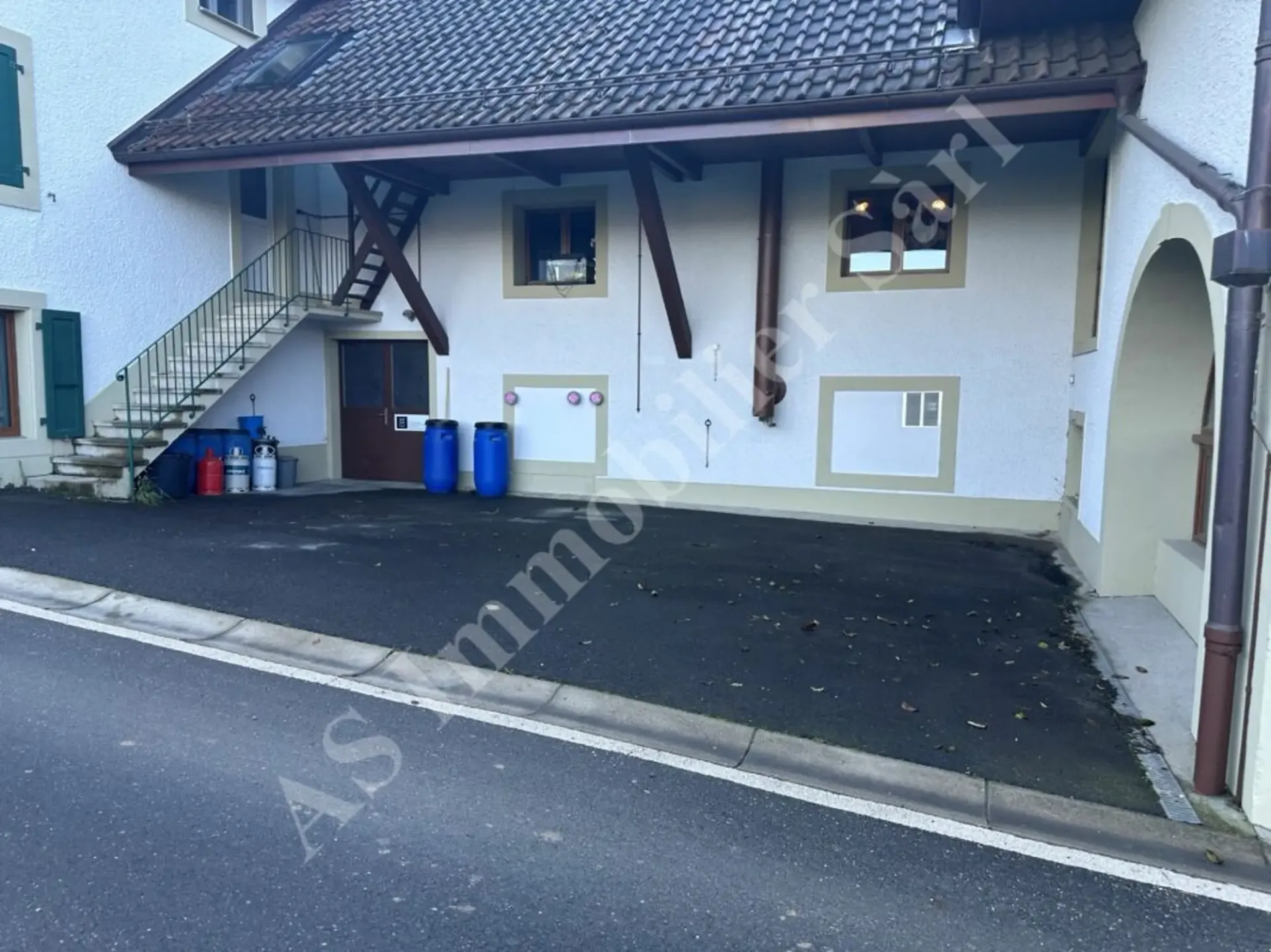 LOCALE MAGNIFICO - MAGAZZINO 52 M2 - VICINO A LOSANNA
